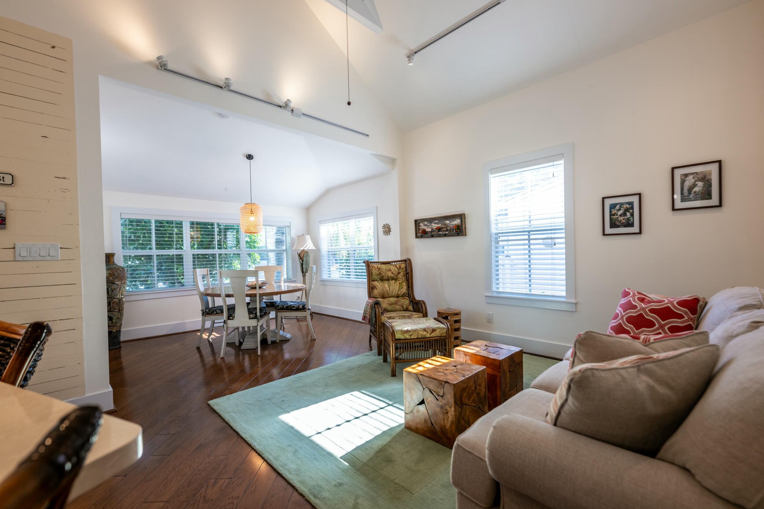 1022 Grinnell Street