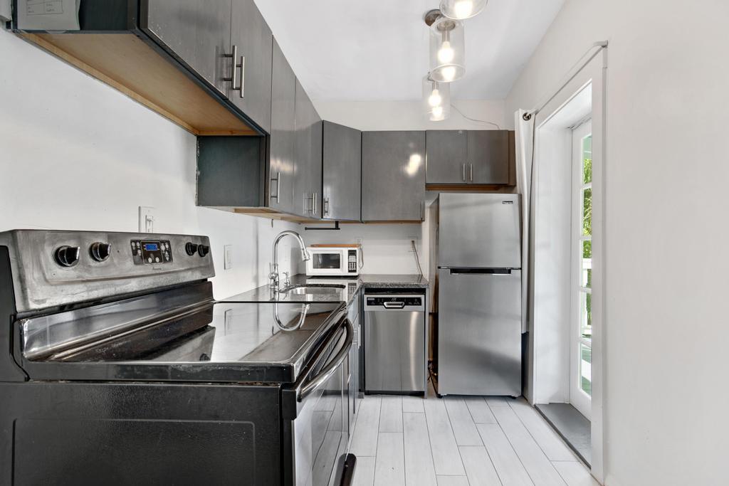 623 Thomas Street Unit: C