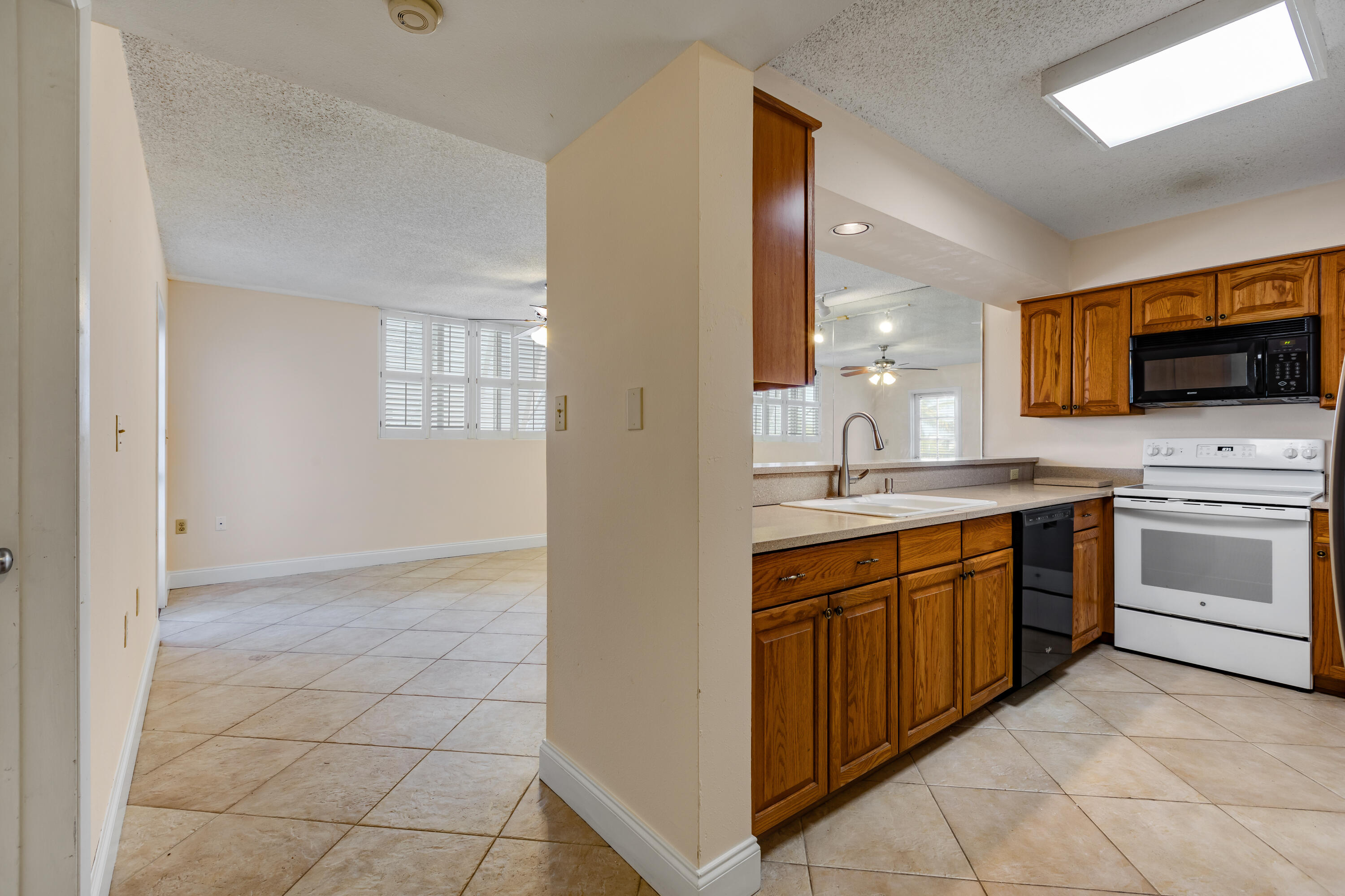 3930 S 3930 Roosevelt Boulevard Unit: N302