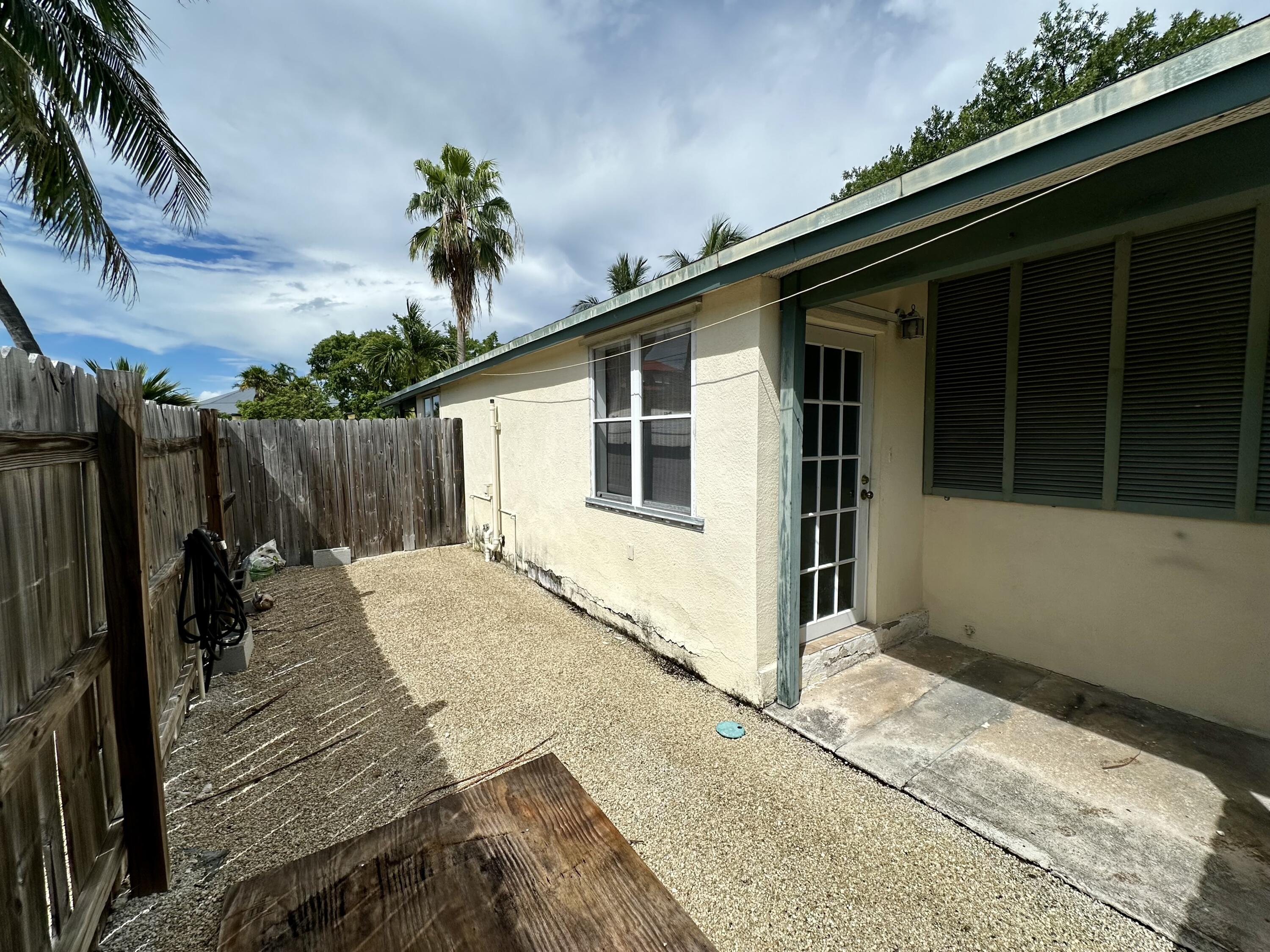 1877-1875 107Th Street Gulf