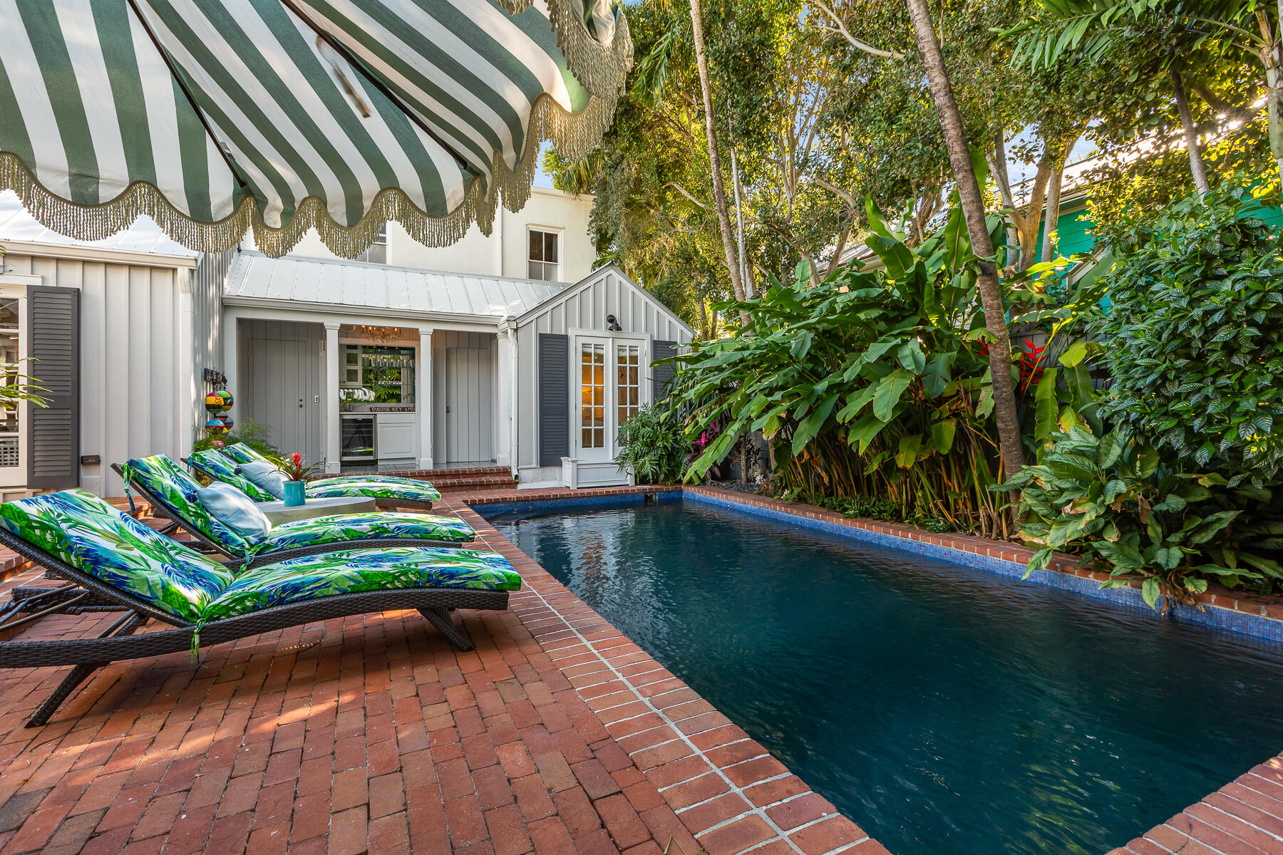 418 William Street