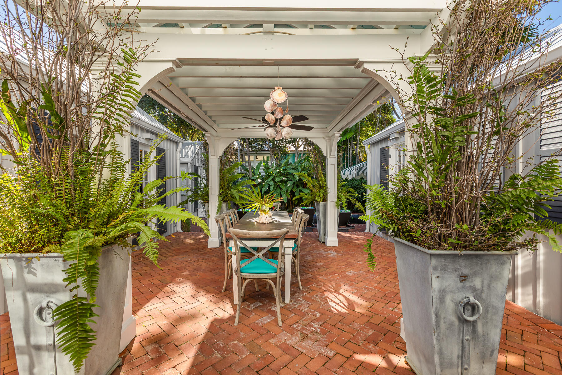 418 William Street