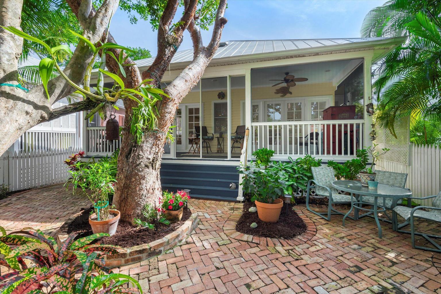 26 Spoonbill Way