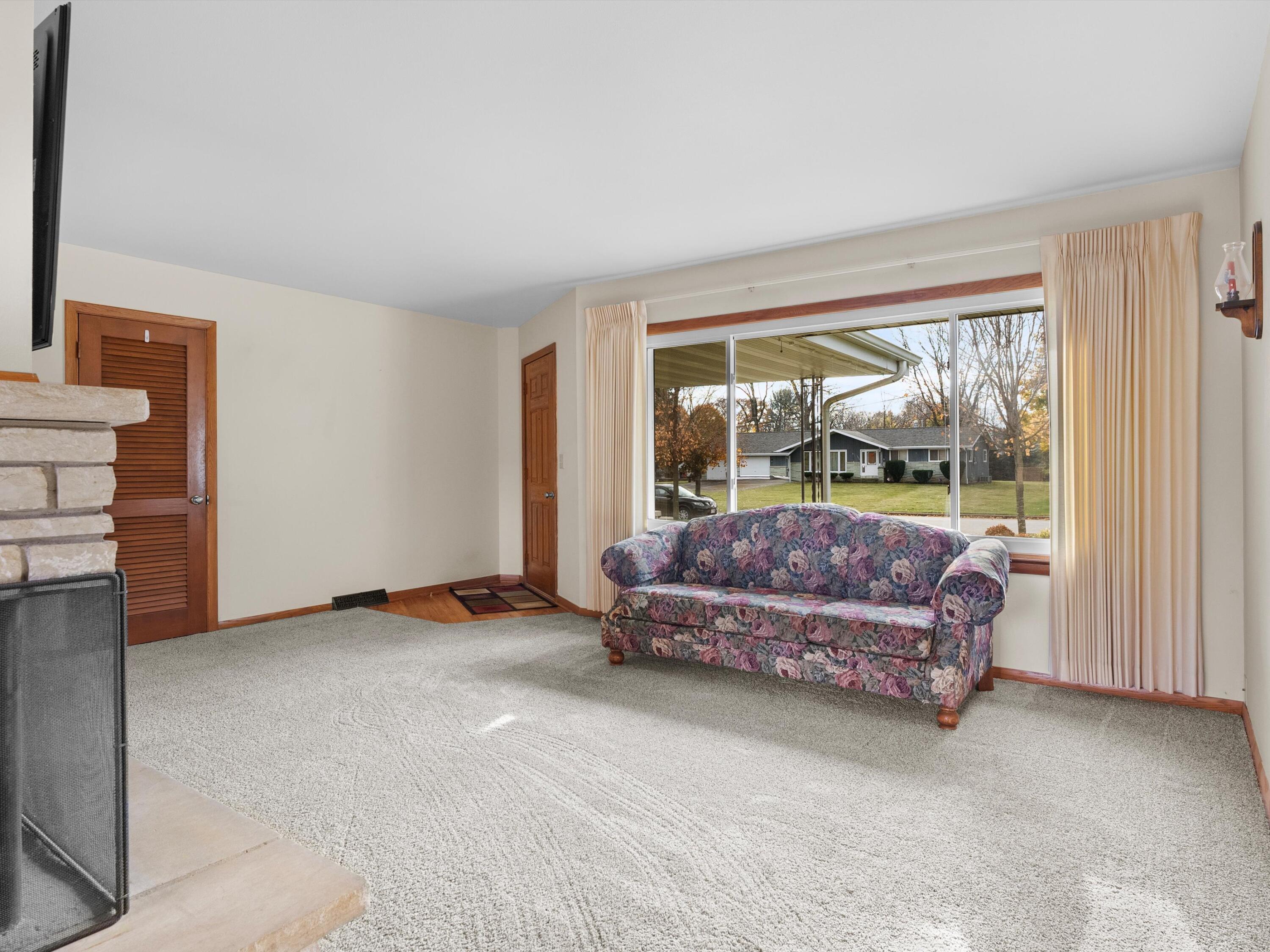 1635 Sylvan Dr