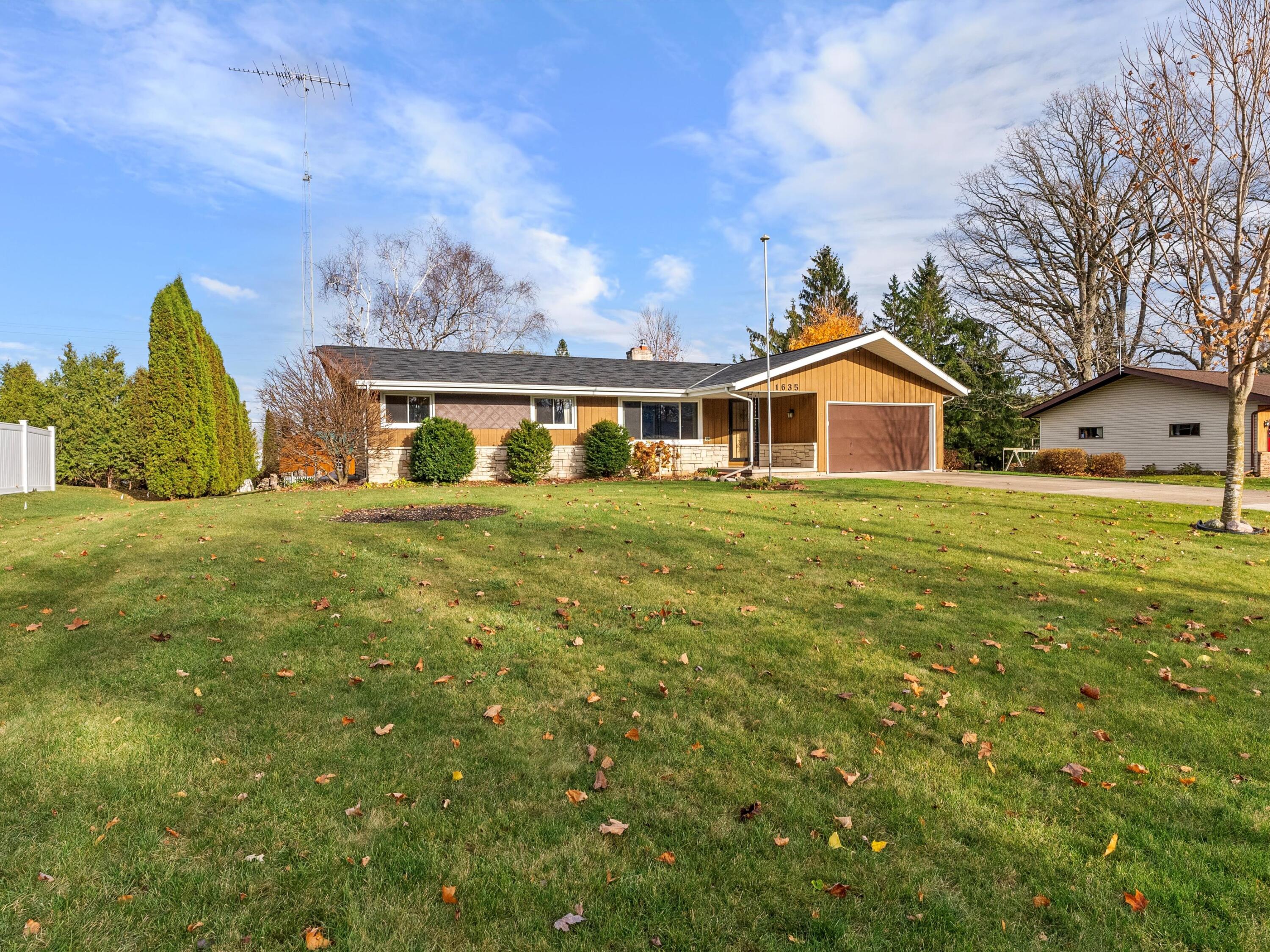 1635 Sylvan Dr