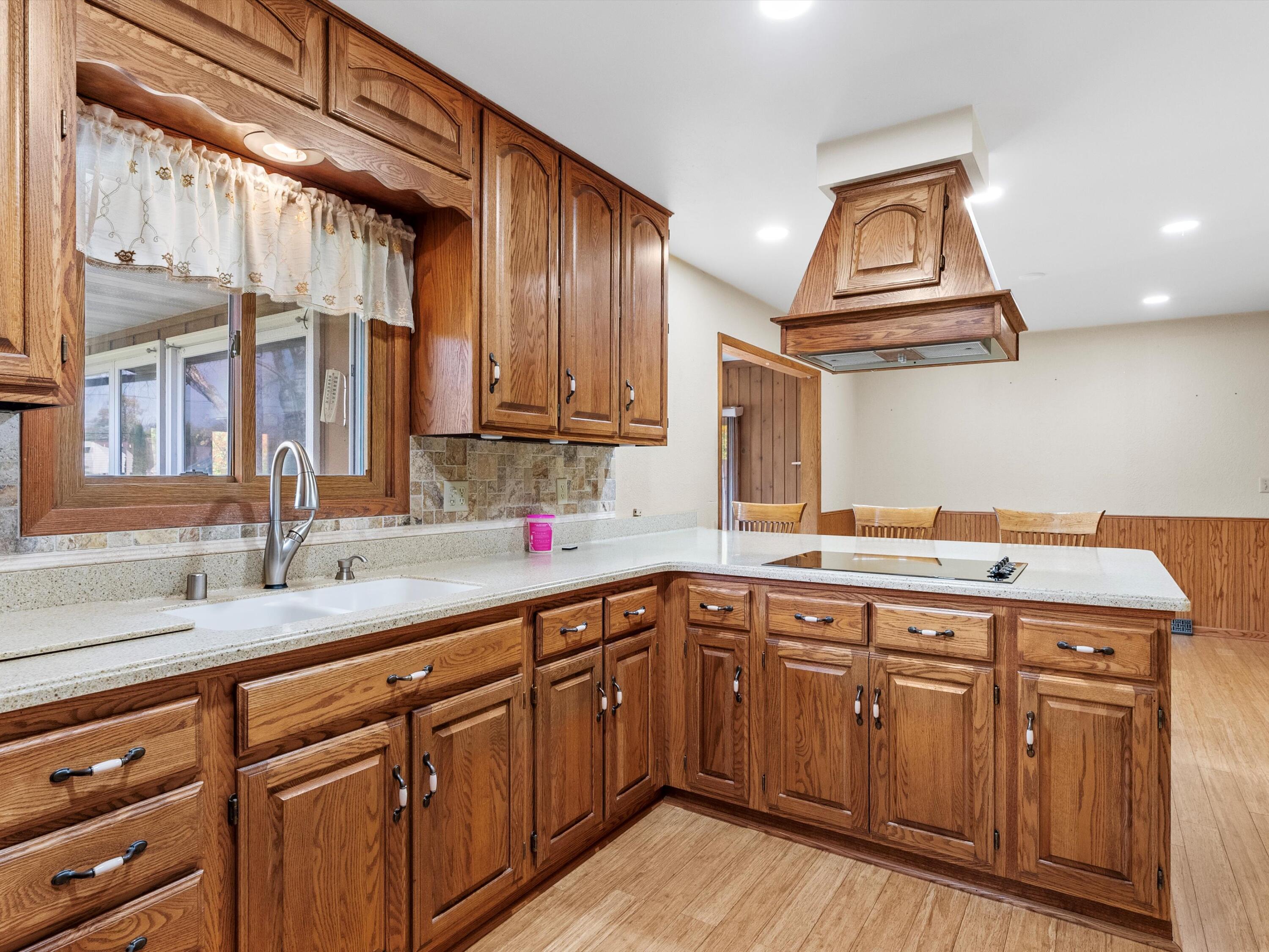1635 Sylvan Dr