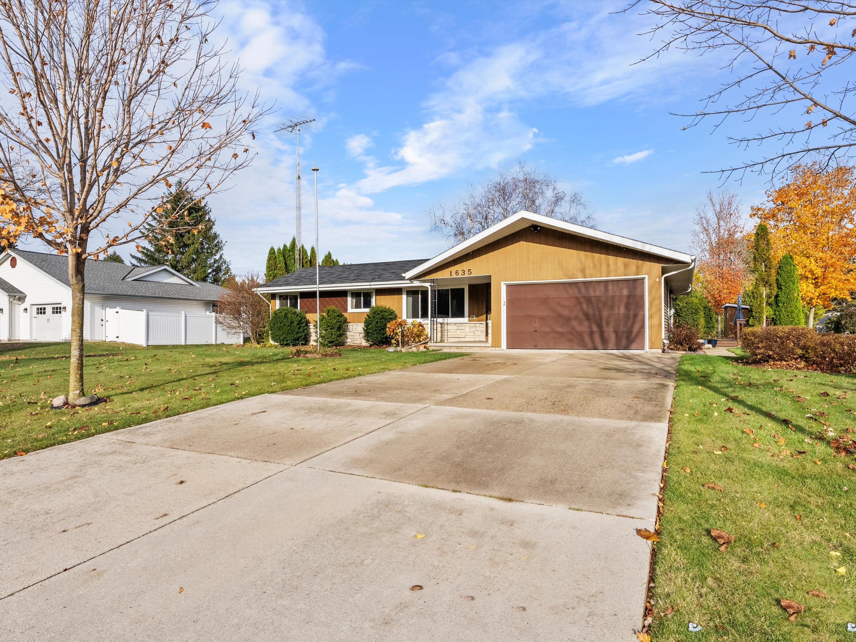 1635 Sylvan Dr