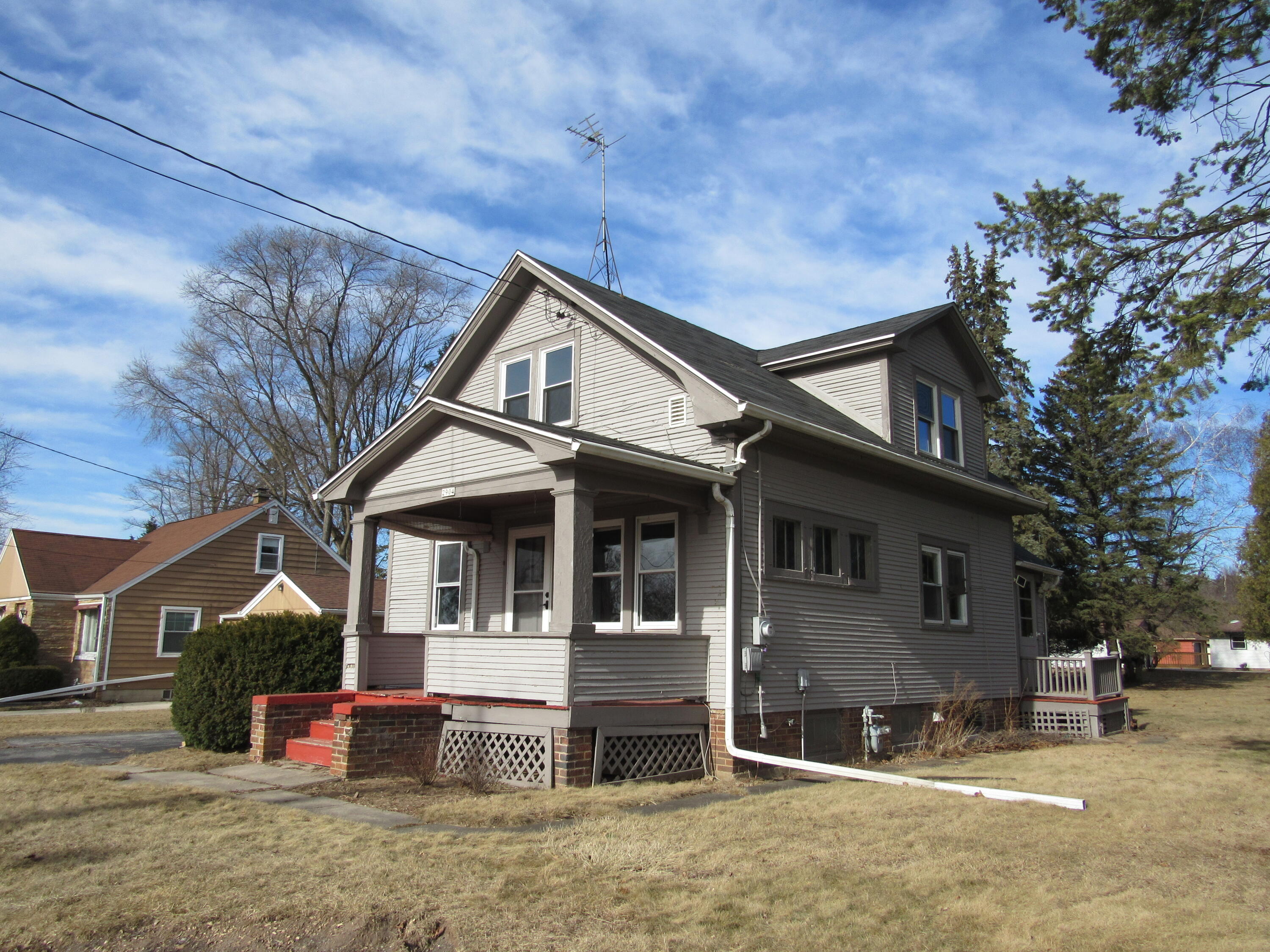 2904 Main Ave