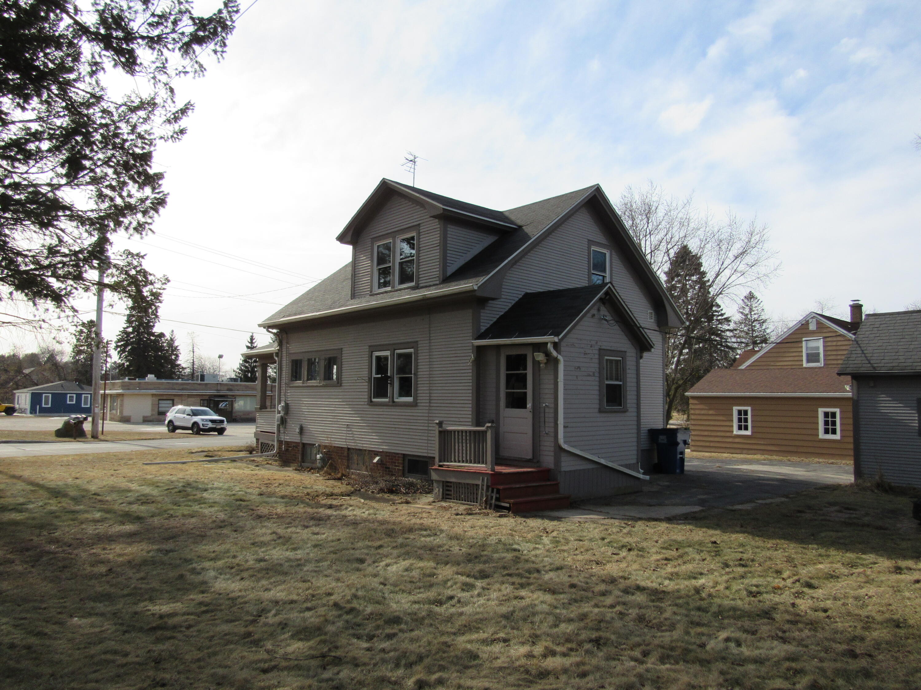 2904 Main Ave