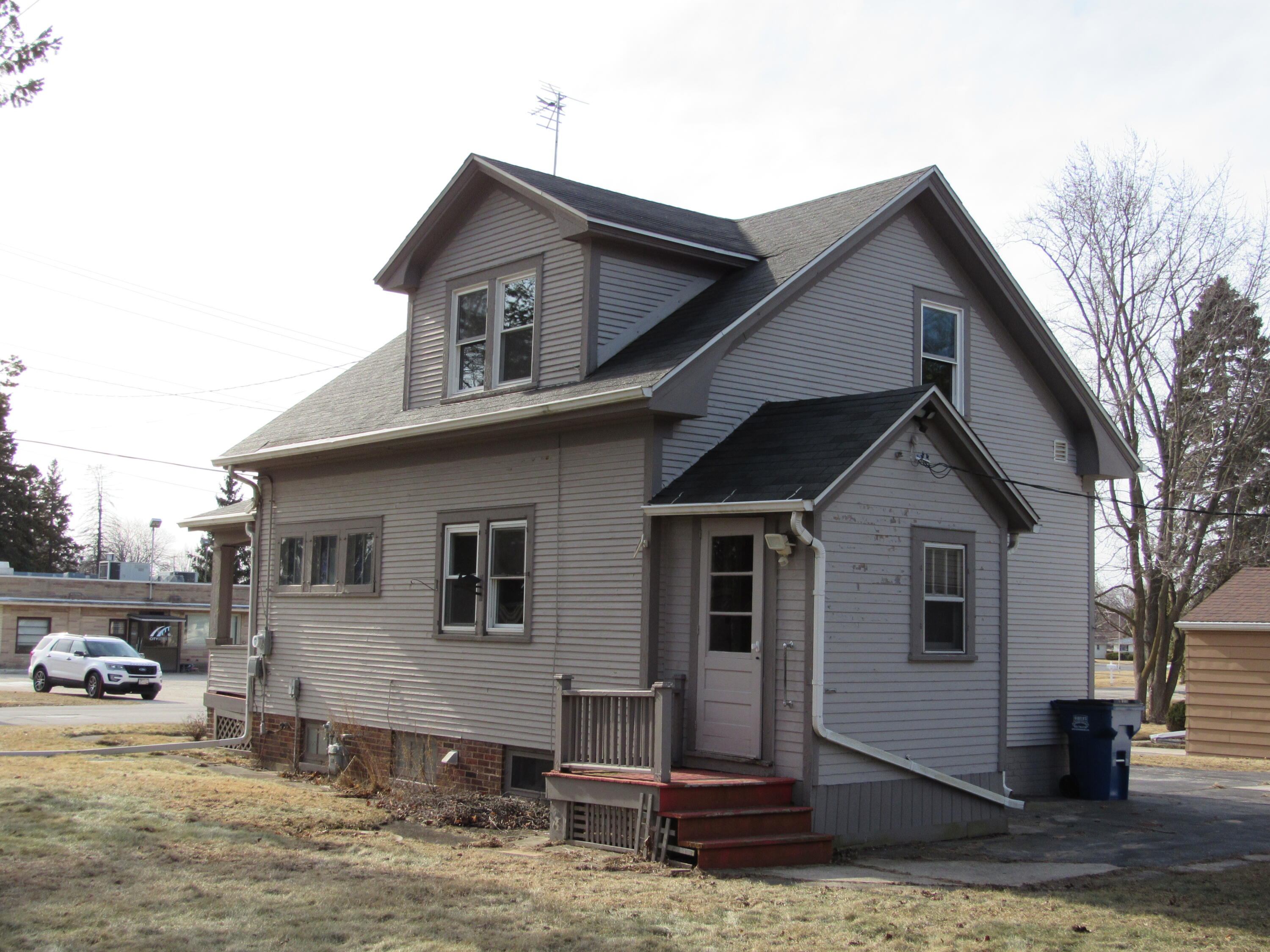 2904 Main Ave