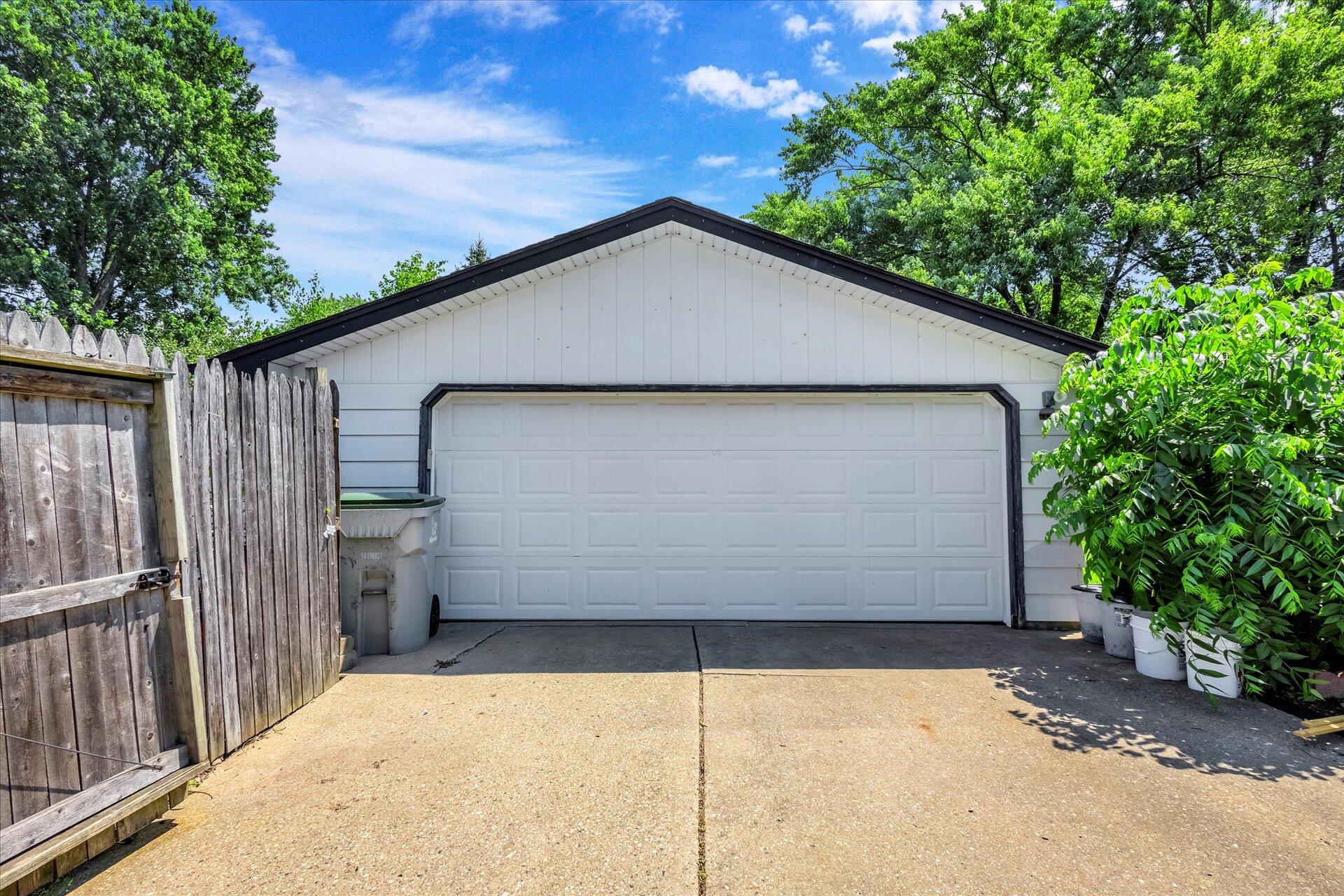10353 W Sylvia St