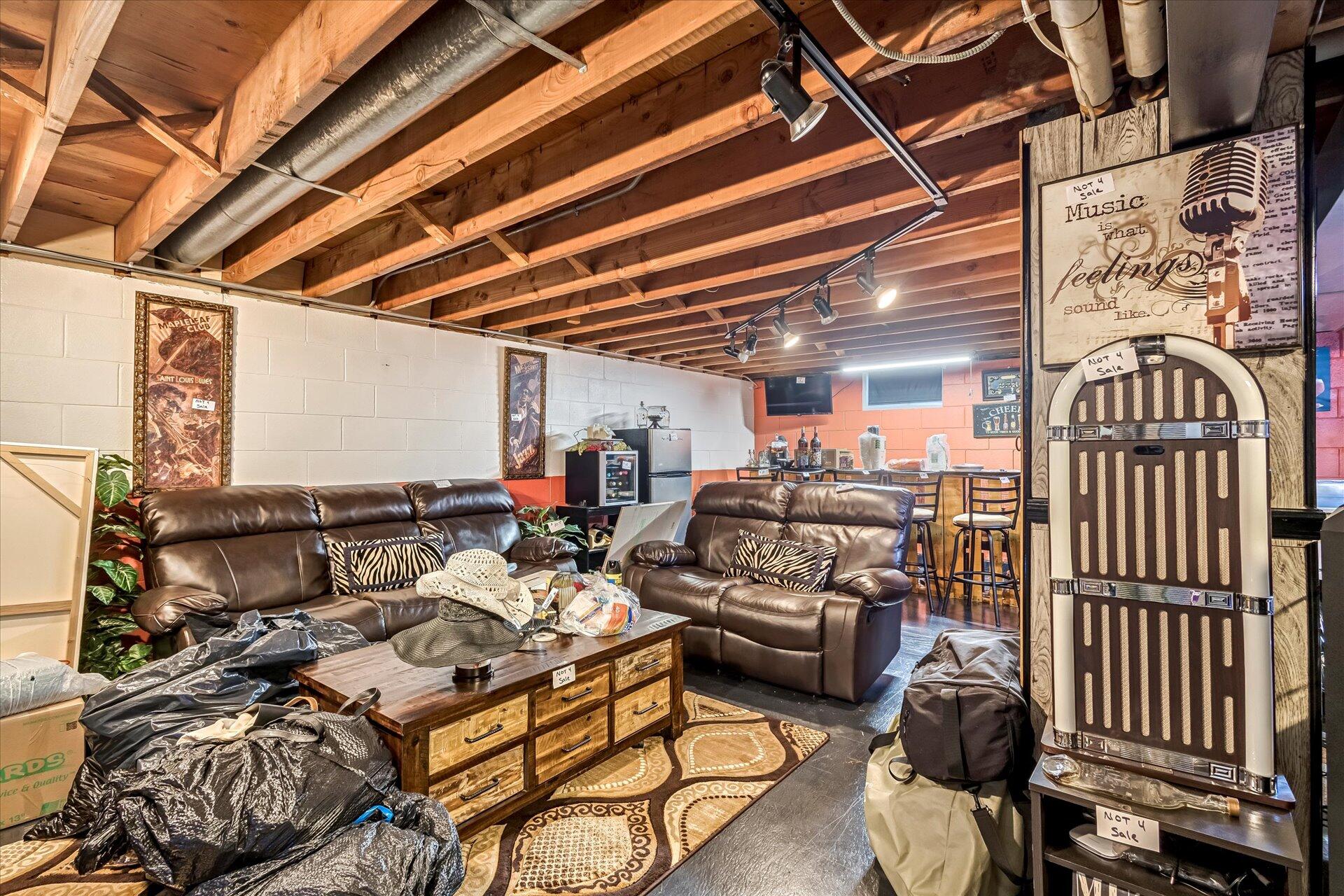 10353 W Sylvia St