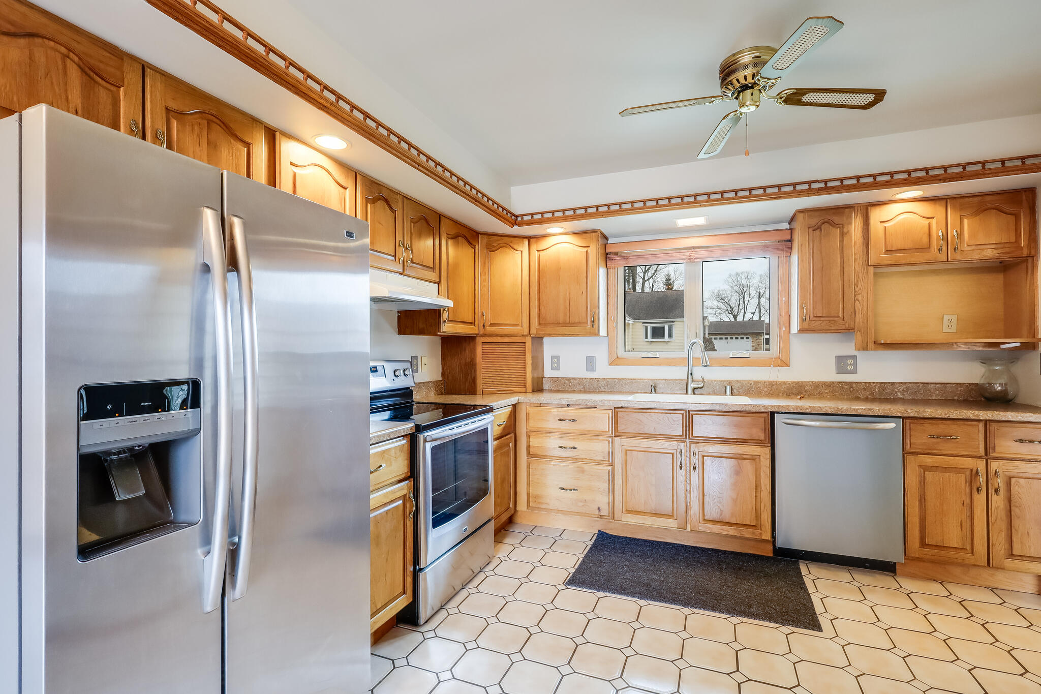3702 Schroeder Dr