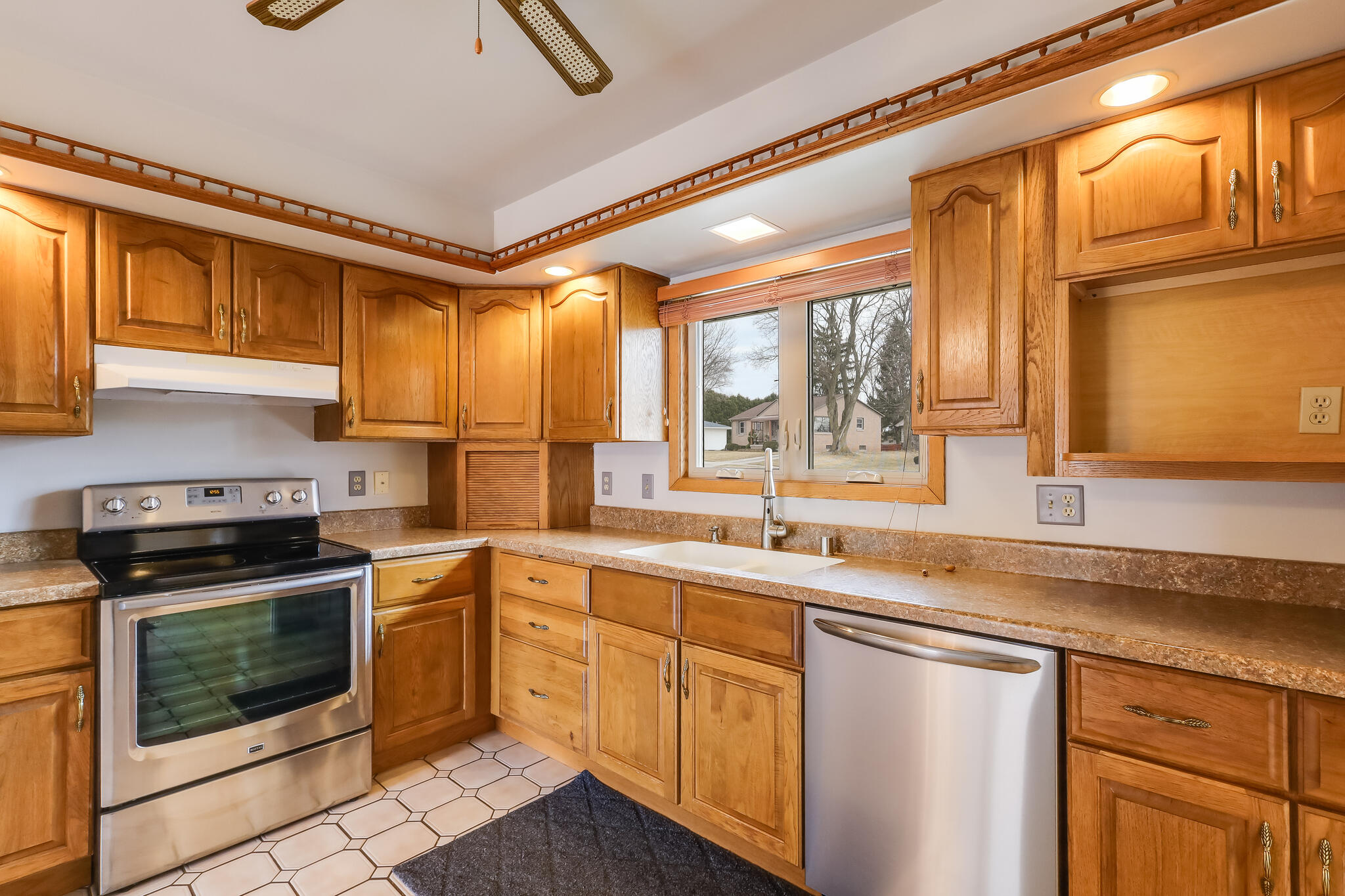 3702 Schroeder Dr