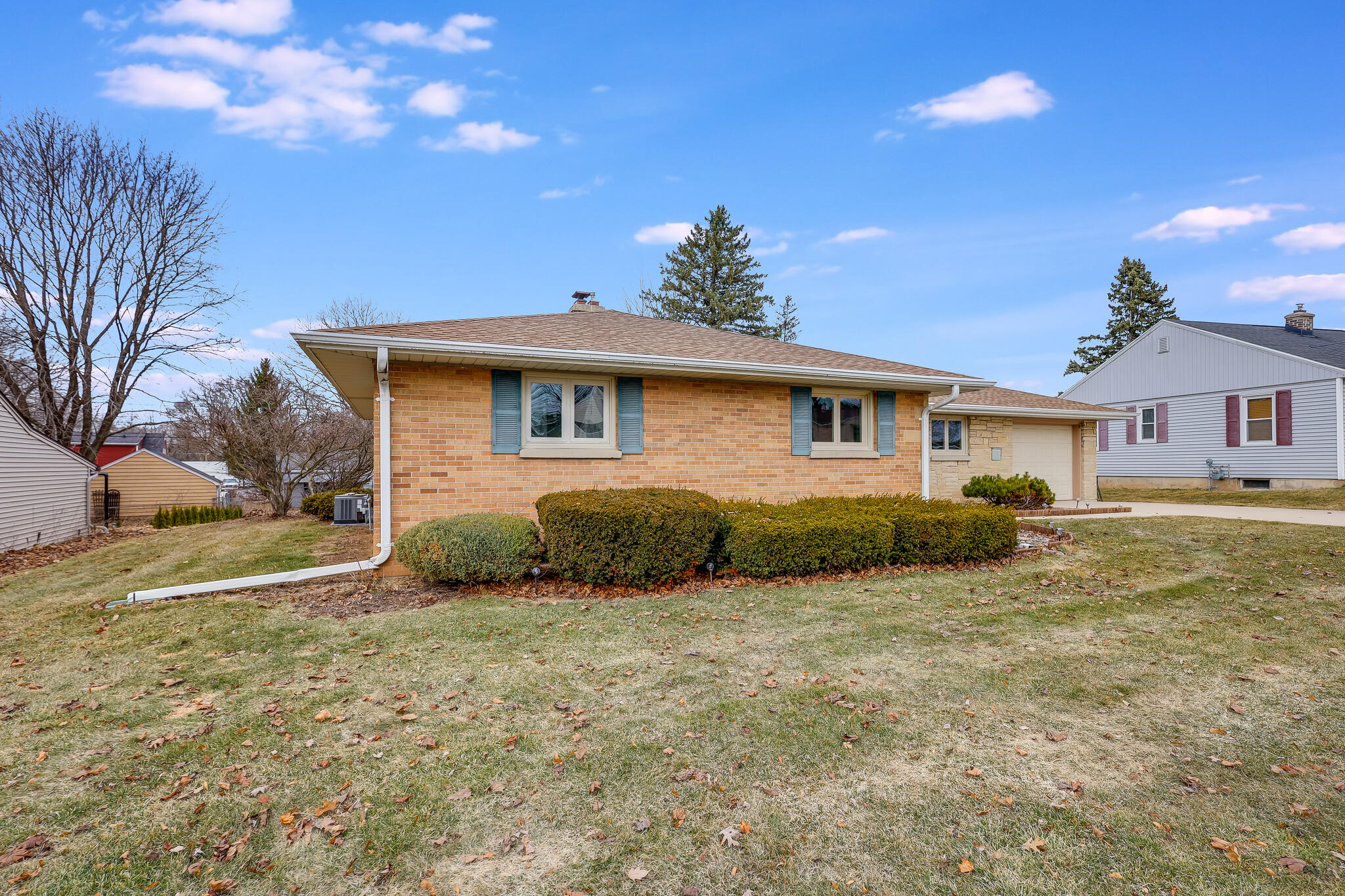 3702 Schroeder Dr