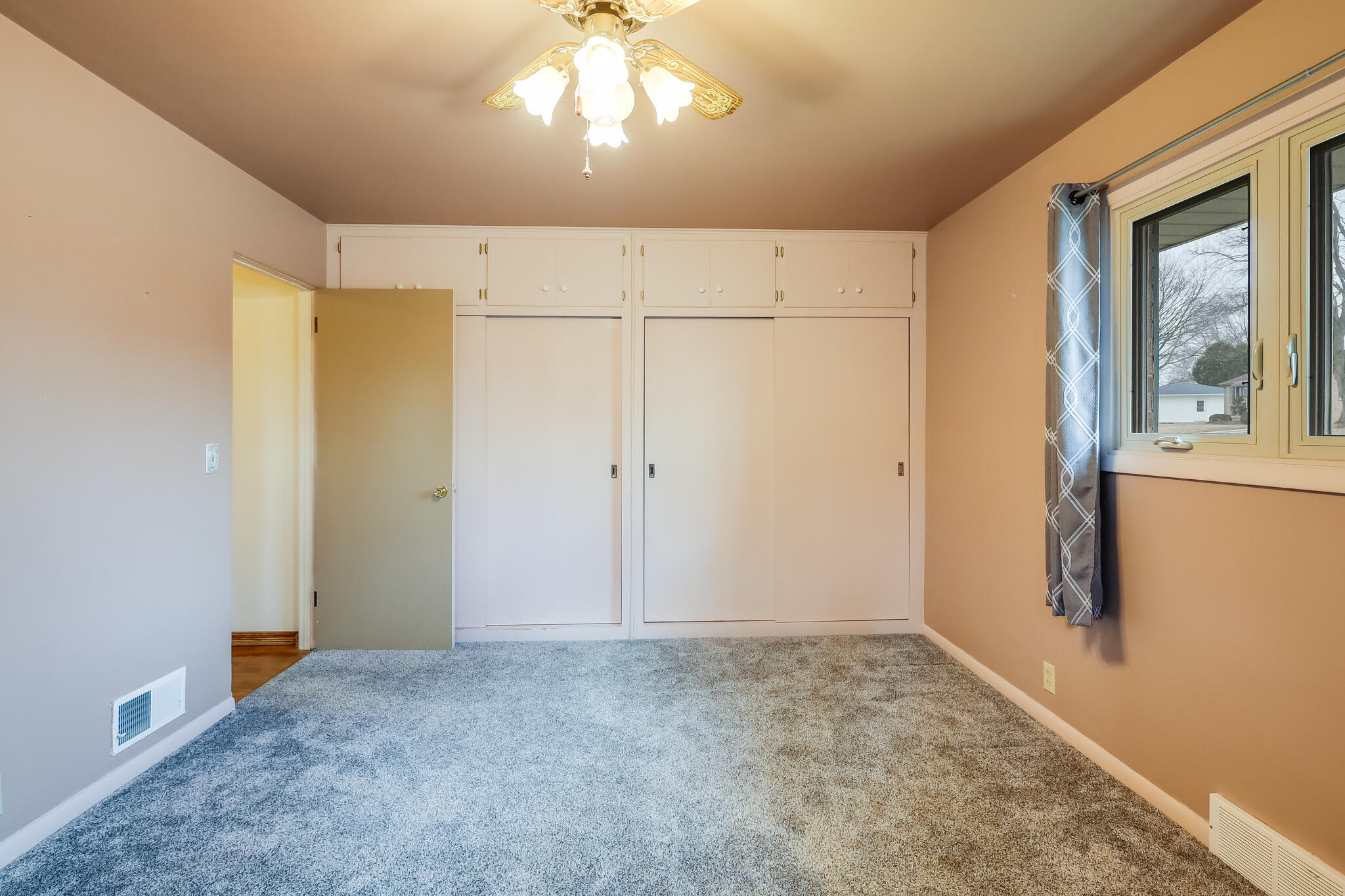 3702 Schroeder Dr