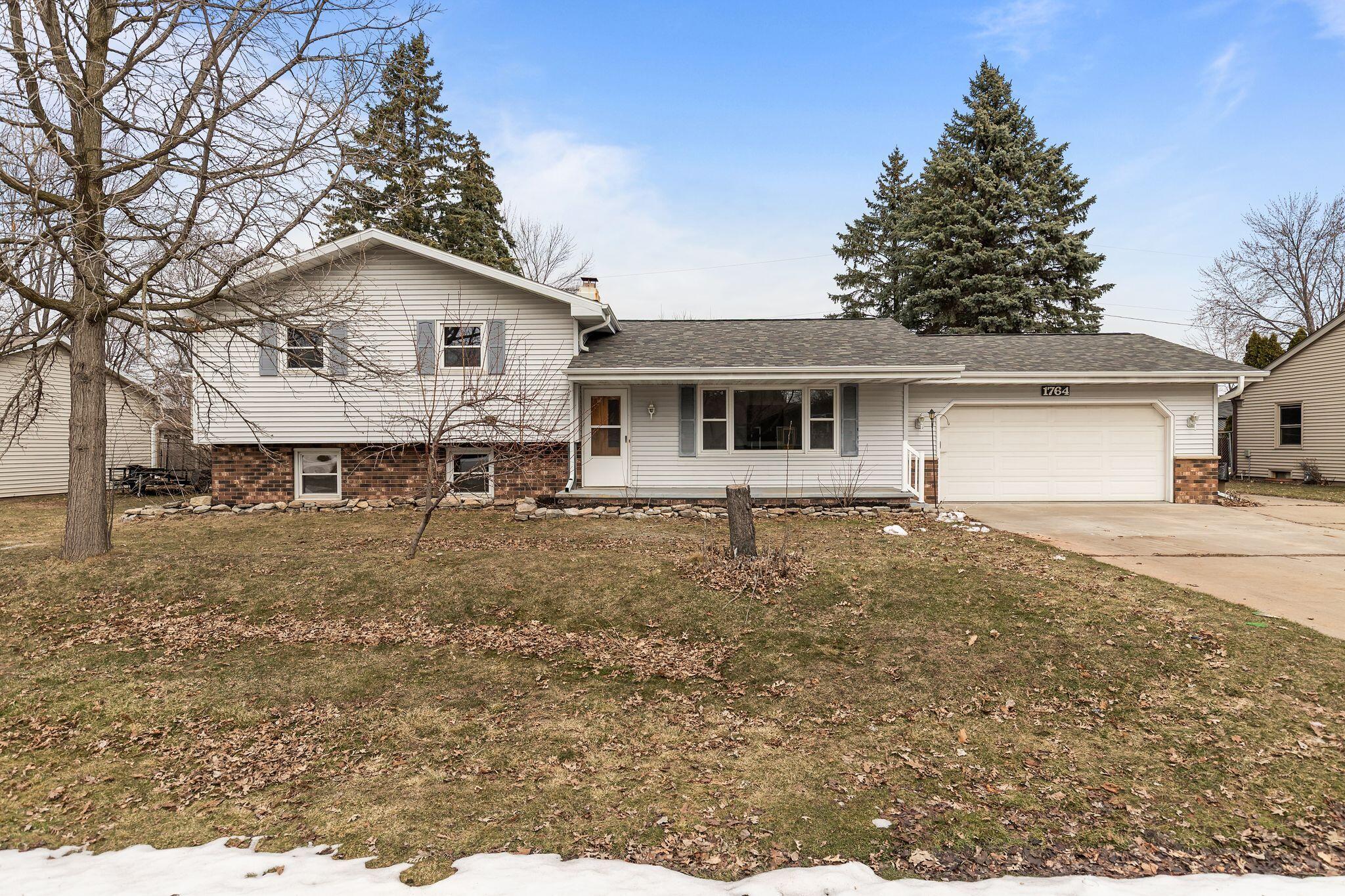1764 Oakridge Ct