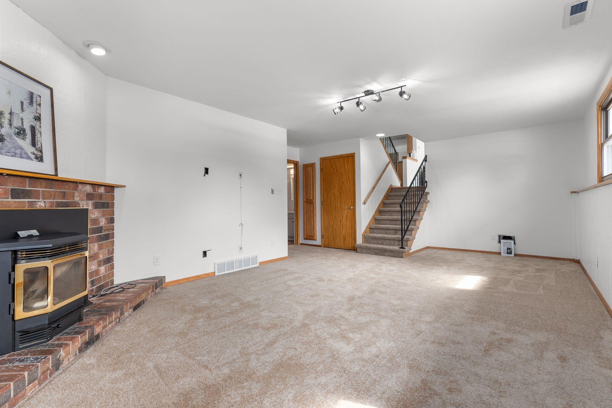 1764 Oakridge Ct