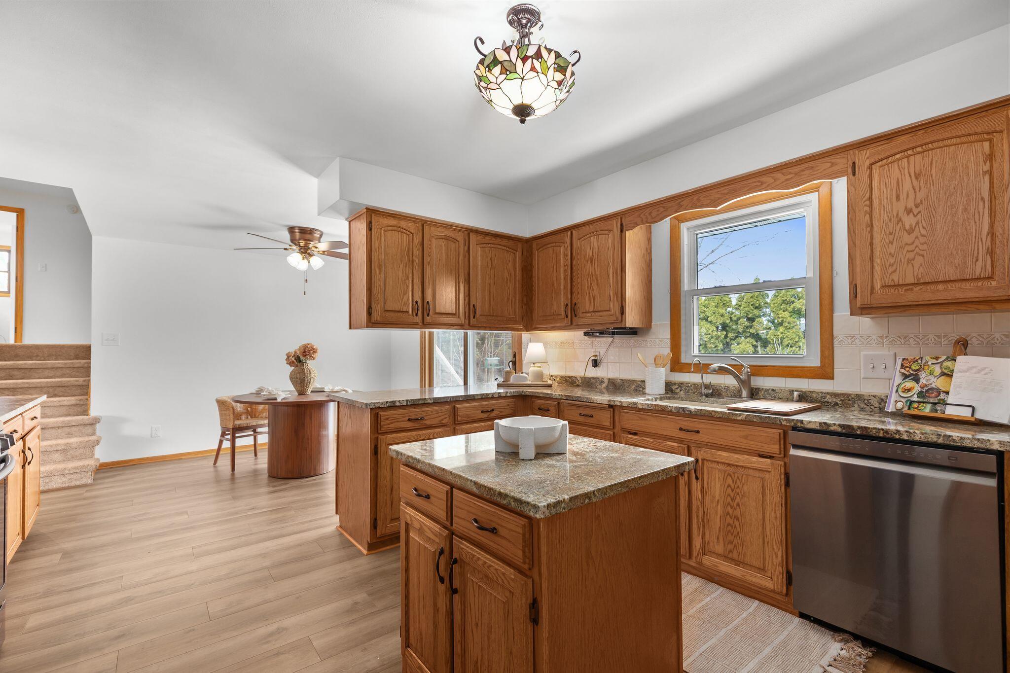 1764 Oakridge Ct