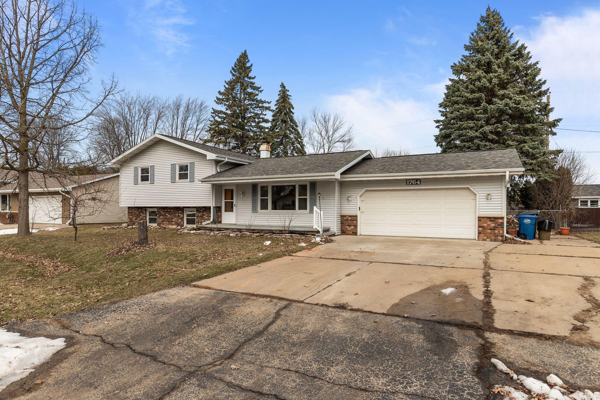1764 Oakridge Ct