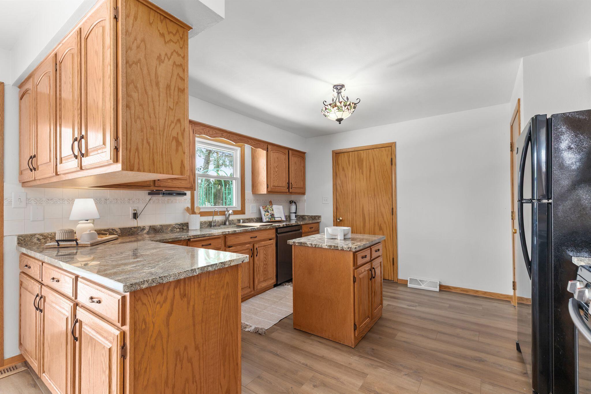 1764 Oakridge Ct