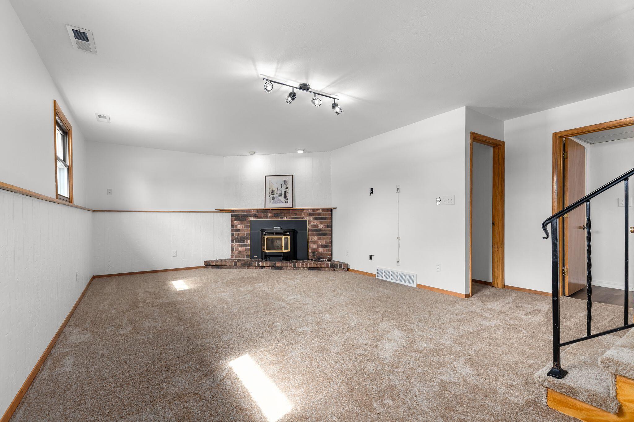 1764 Oakridge Ct