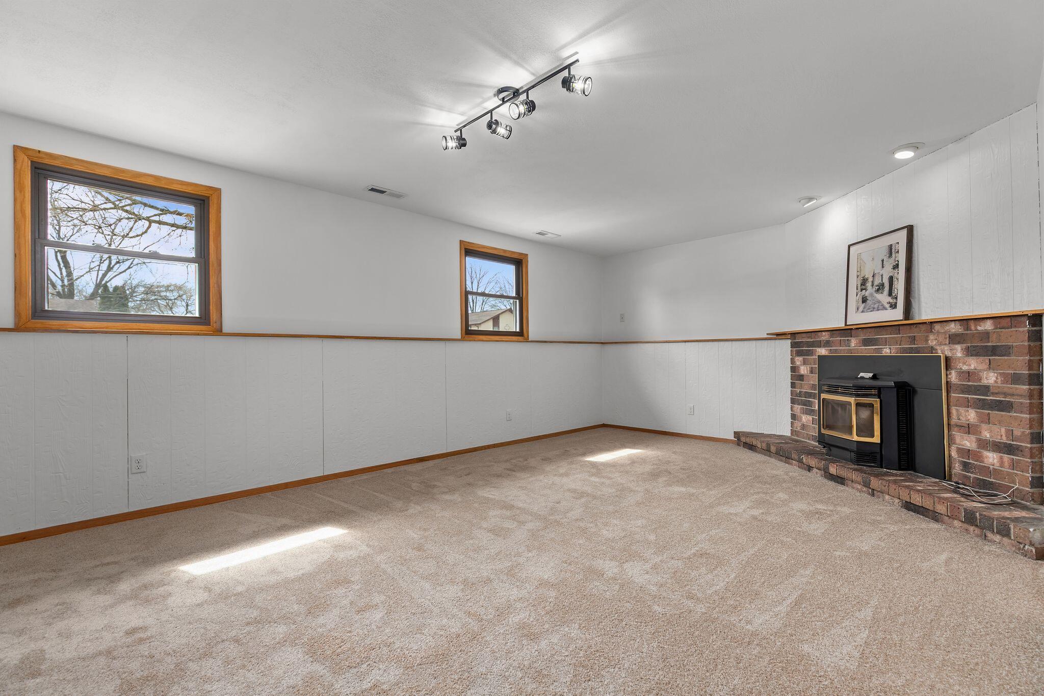 1764 Oakridge Ct