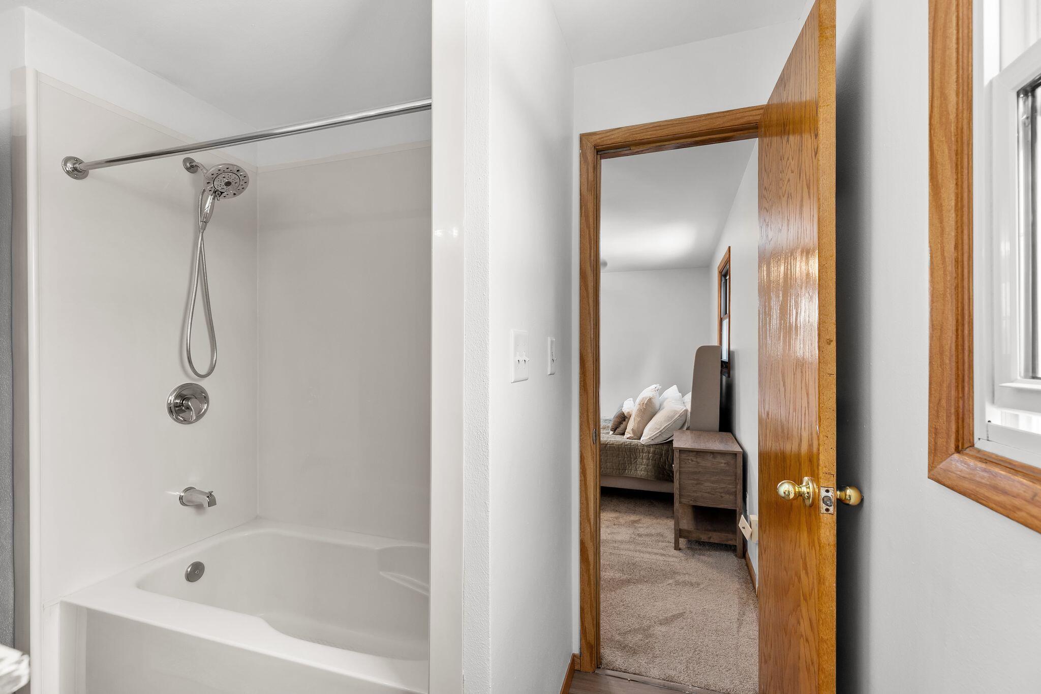 1764 Oakridge Ct