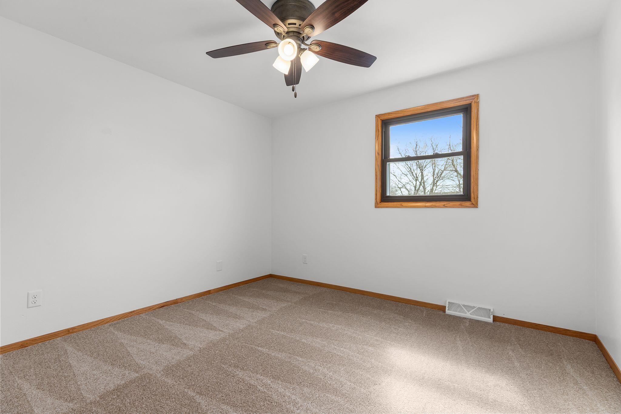 1764 Oakridge Ct