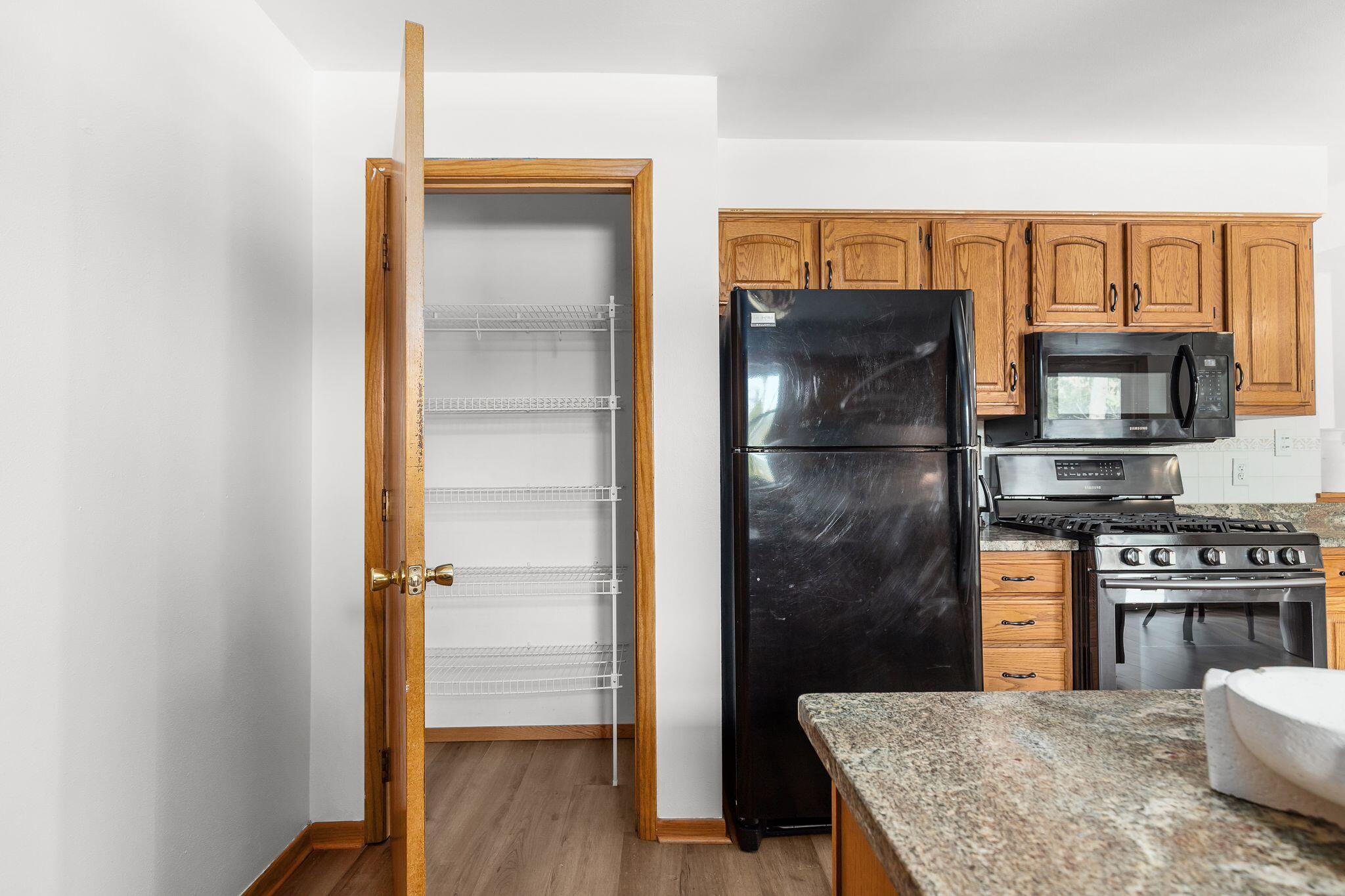 1764 Oakridge Ct