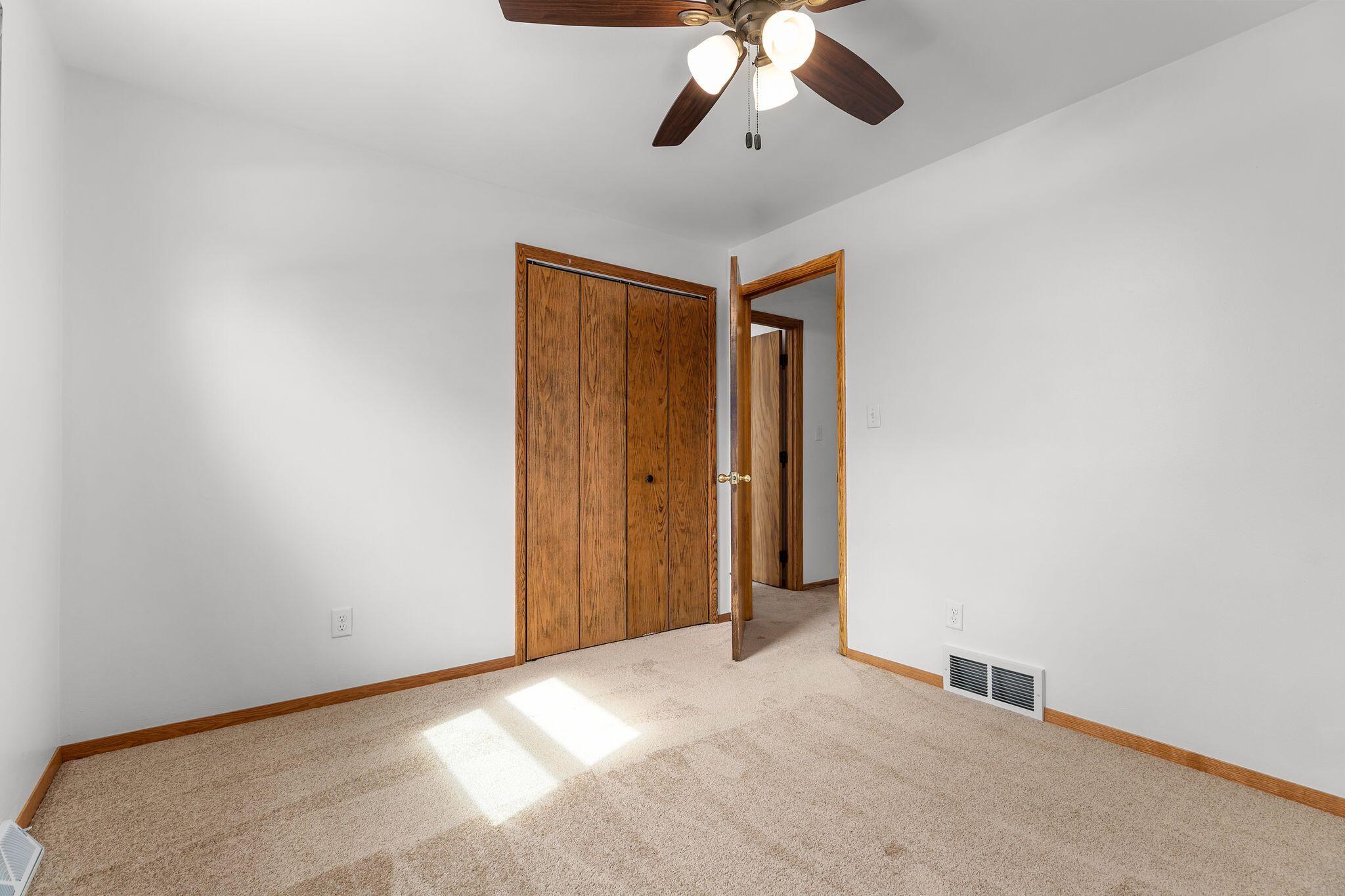 1764 Oakridge Ct