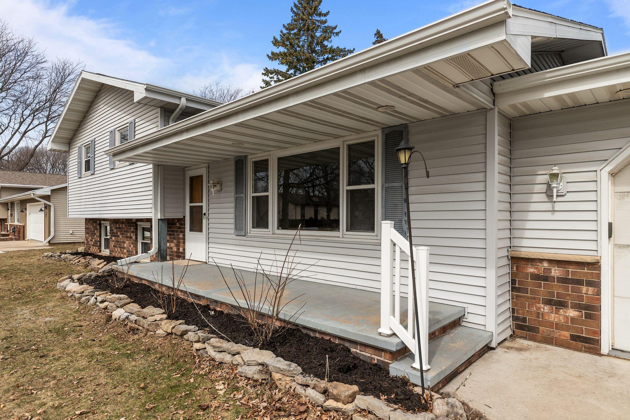 1764 Oakridge Ct