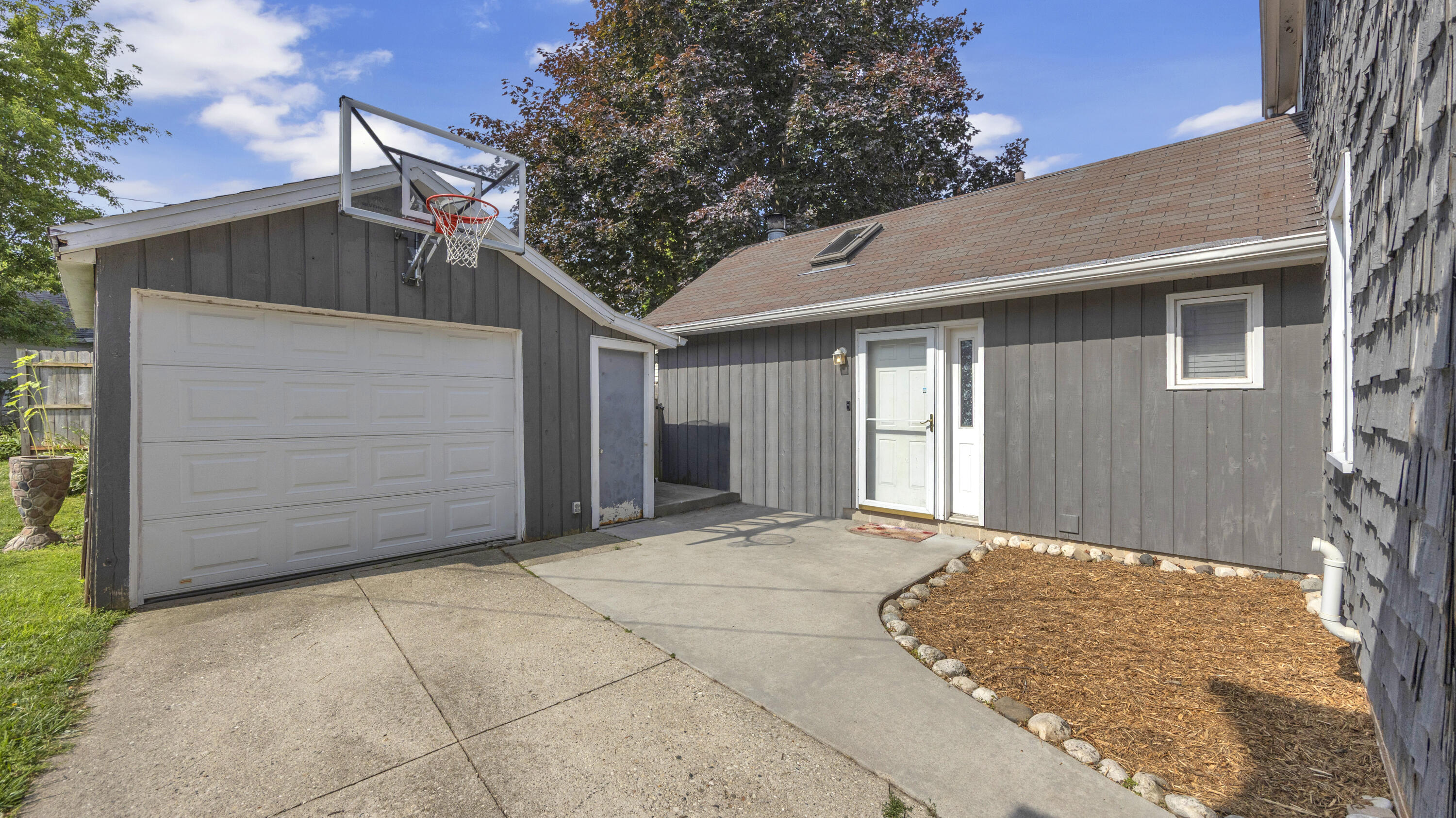 1339 Main Ave