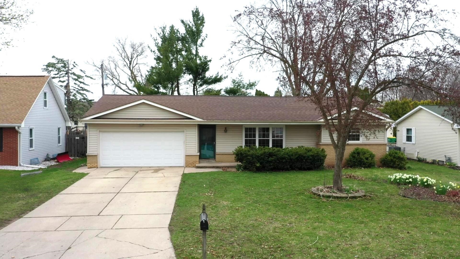 3039 GREENVIEW Drive