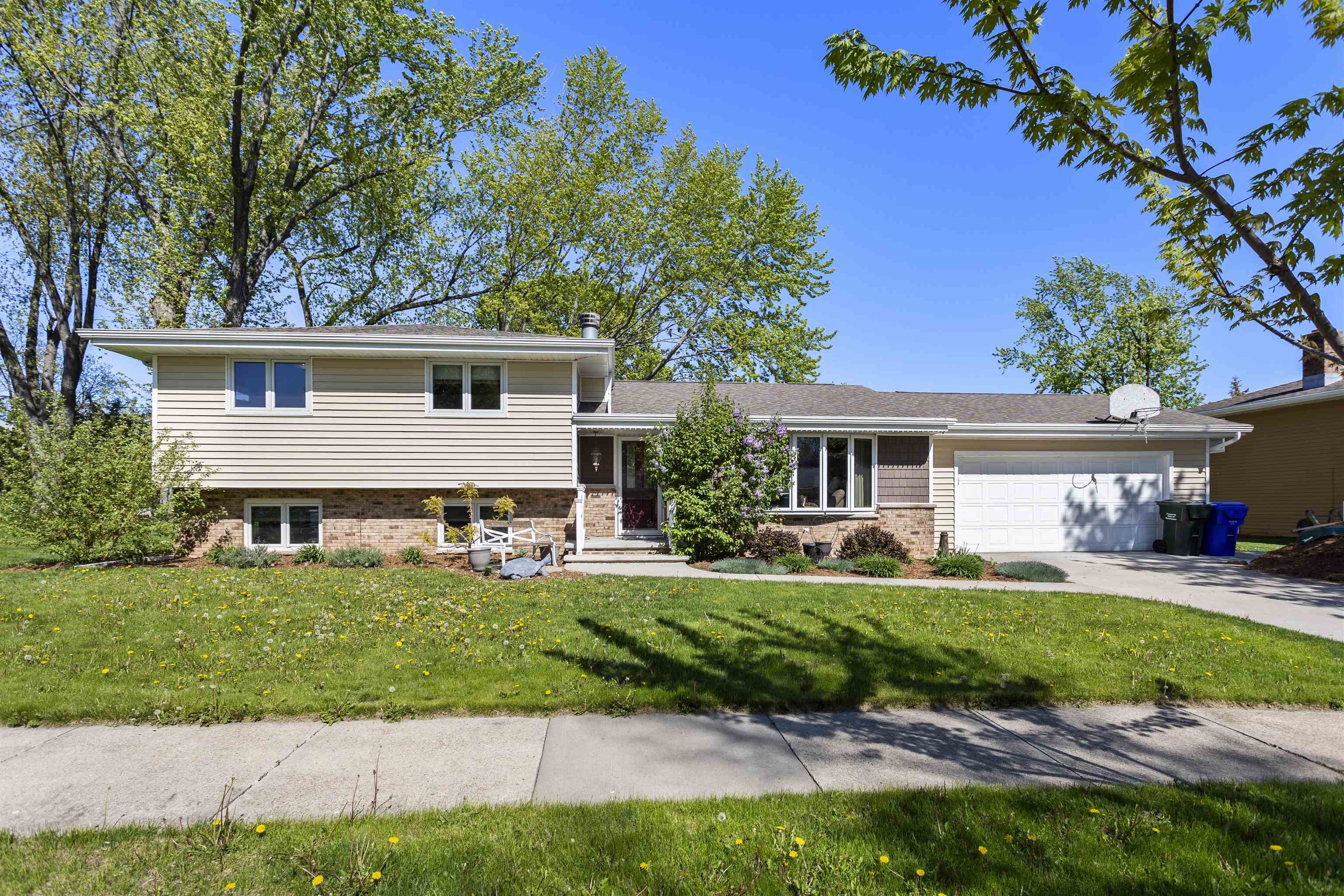 1908 PARKWOOD Drive