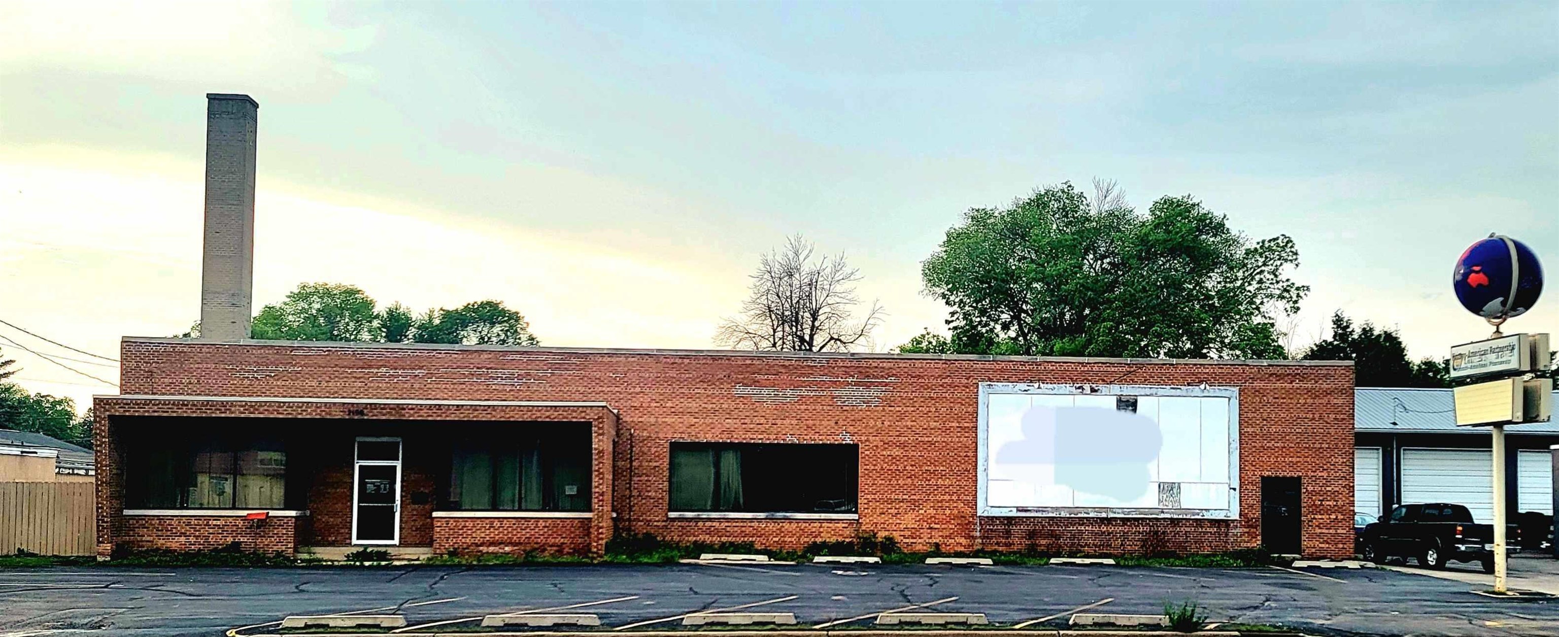 2198 S MEMORIAL Drive