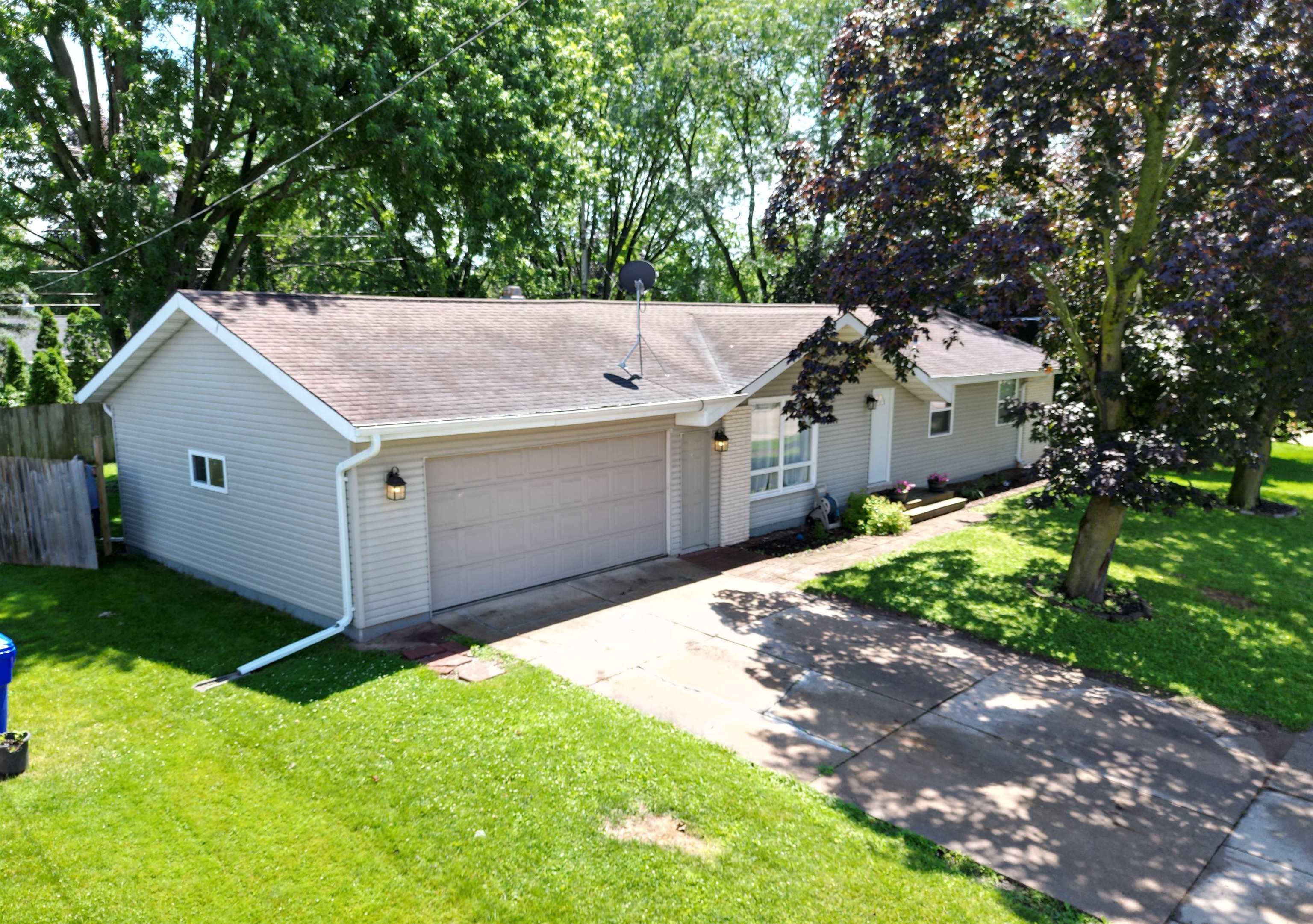 2208 N LINWOOD Avenue