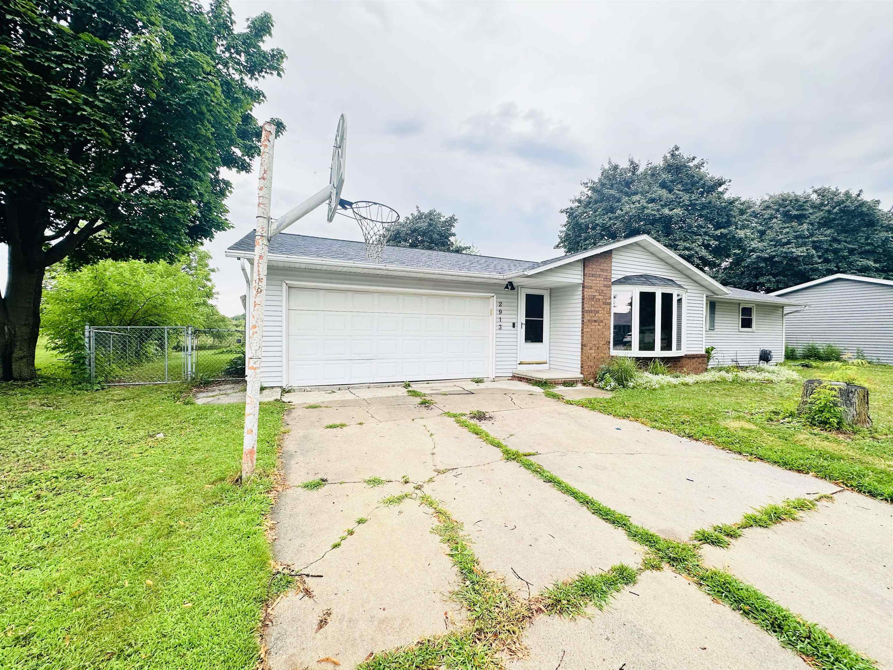 2913 GILBERT Drive