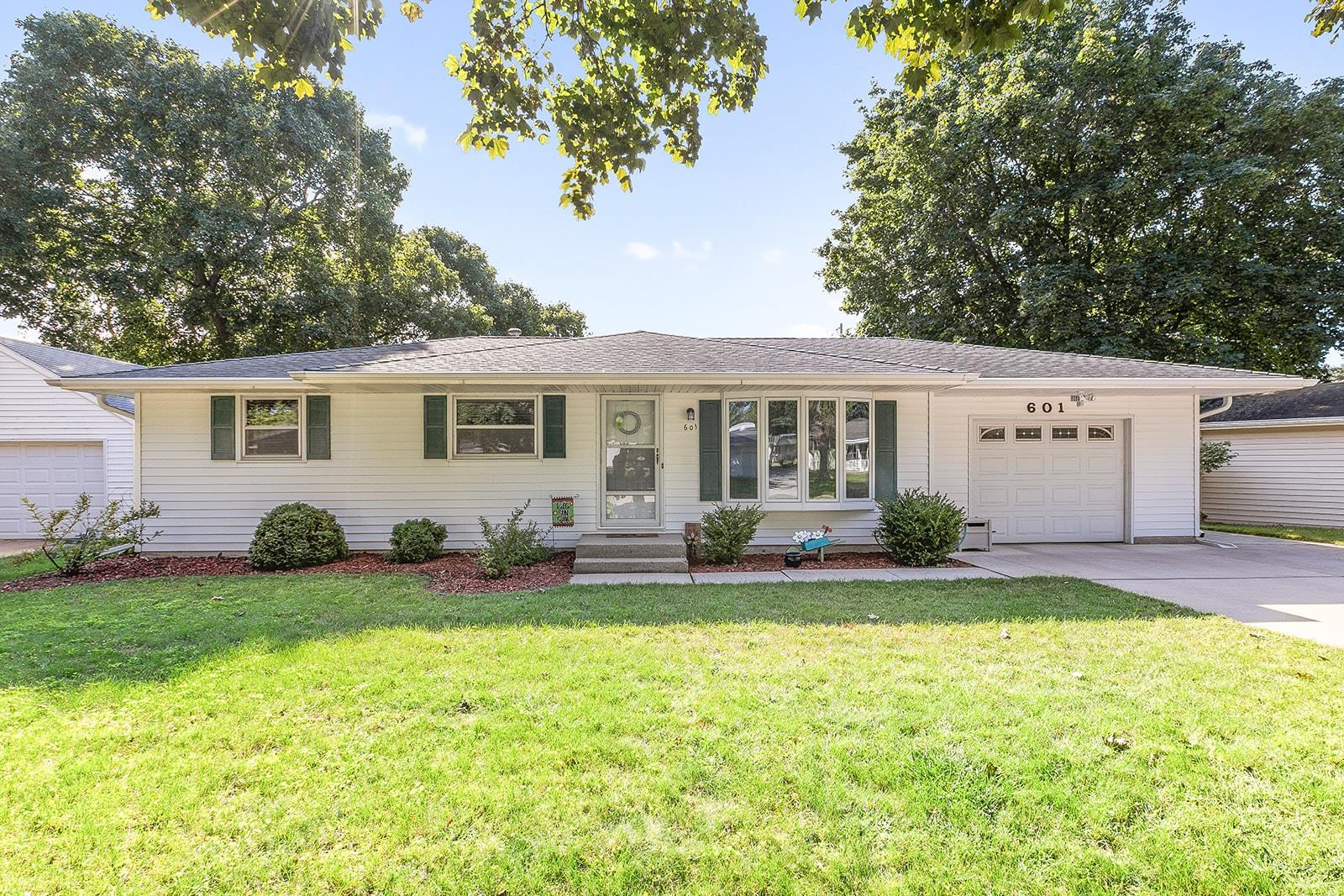 601 BLUEBIRD Lane