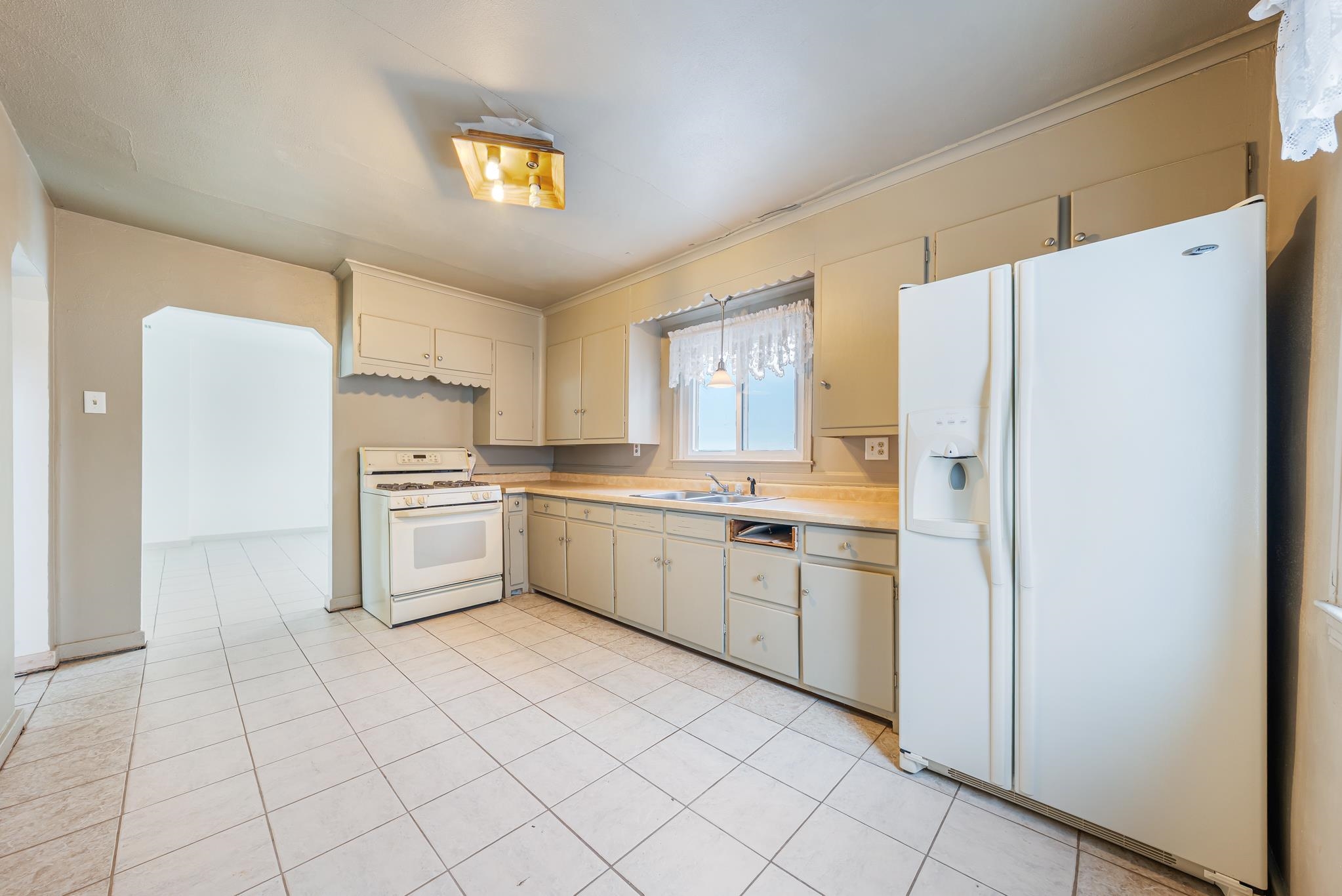 2453 EAST SHORE Drive