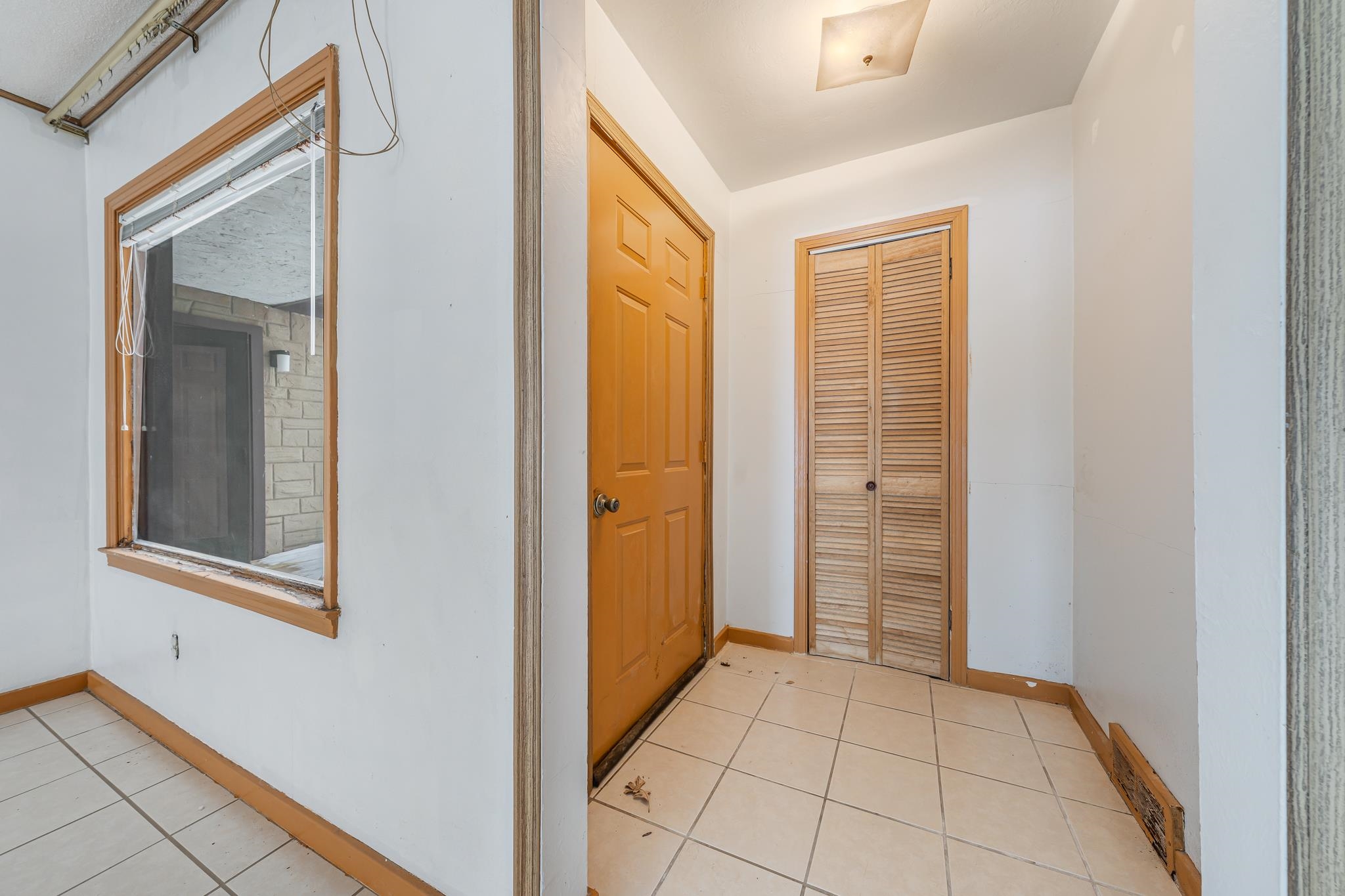 2453 EAST SHORE Drive