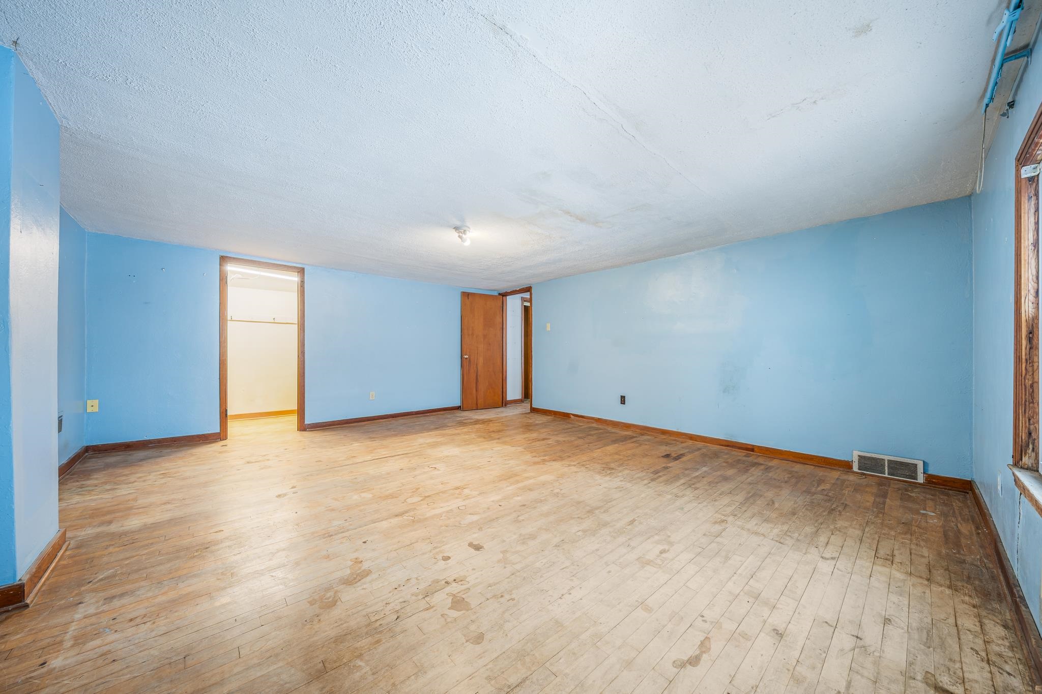 2453 EAST SHORE Drive