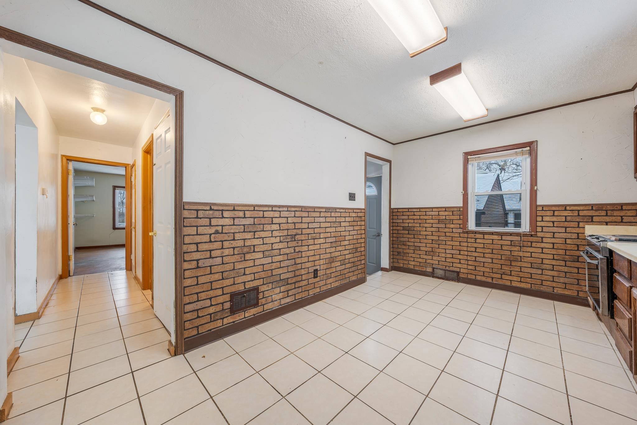 2453 EAST SHORE Drive