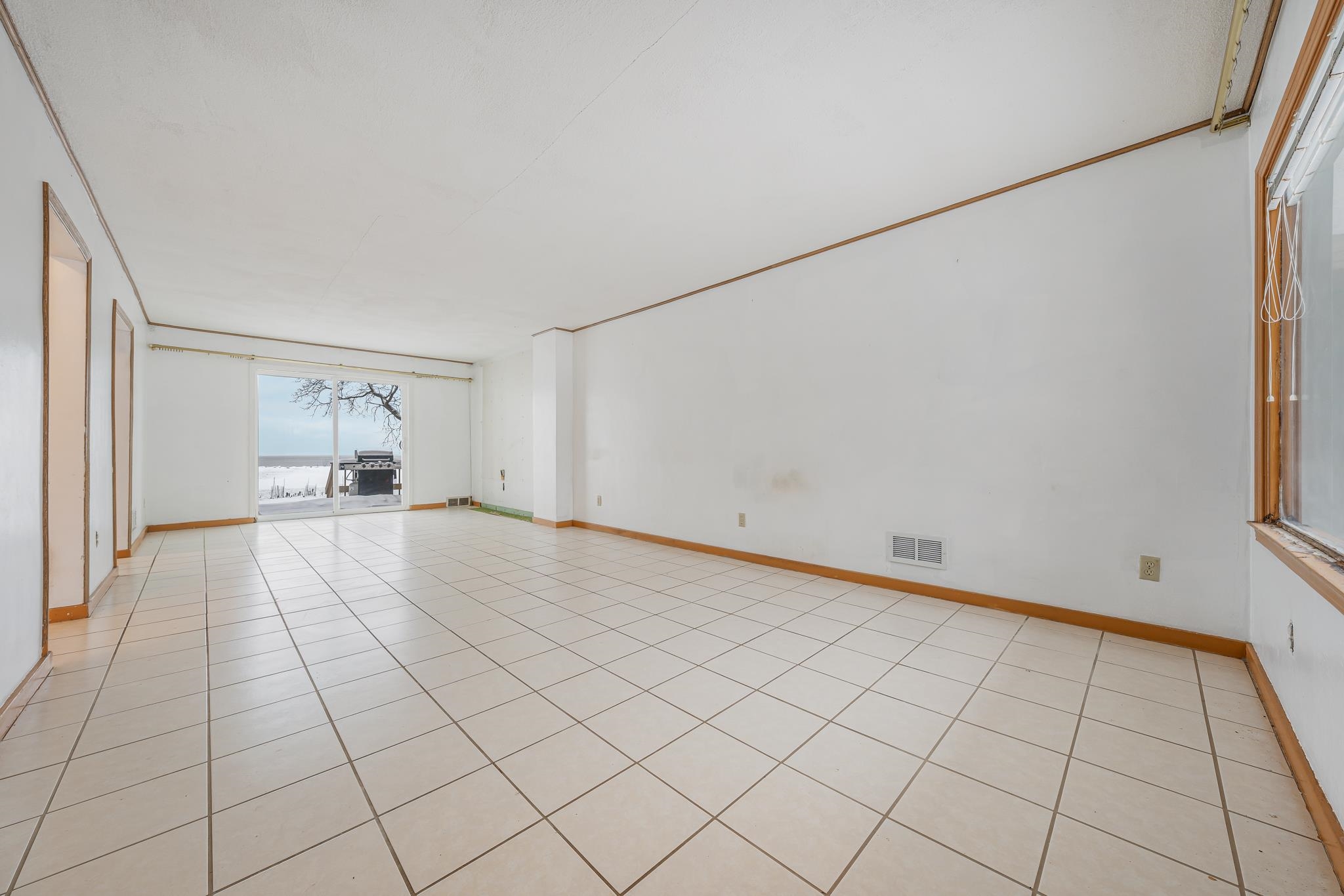 2453 EAST SHORE Drive