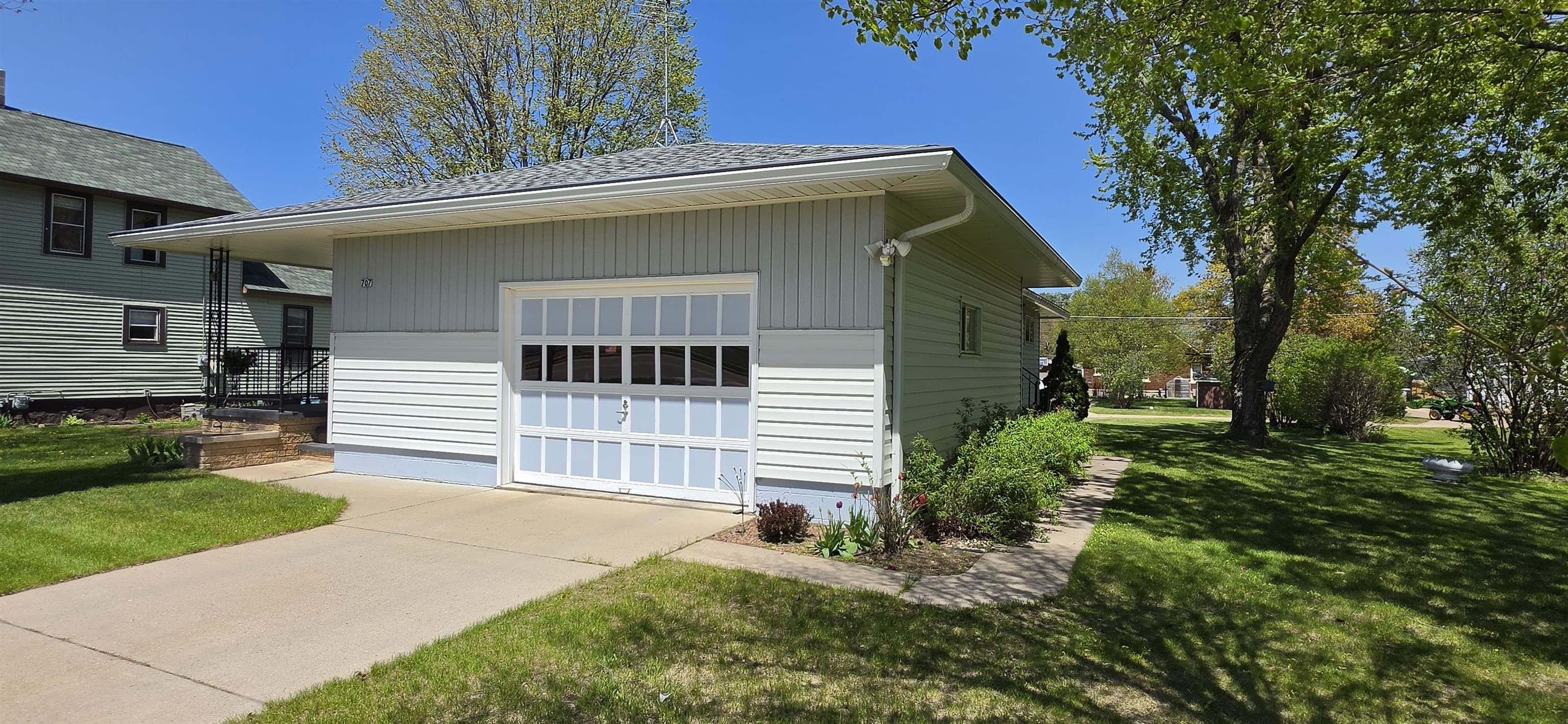 707 E 5TH Street