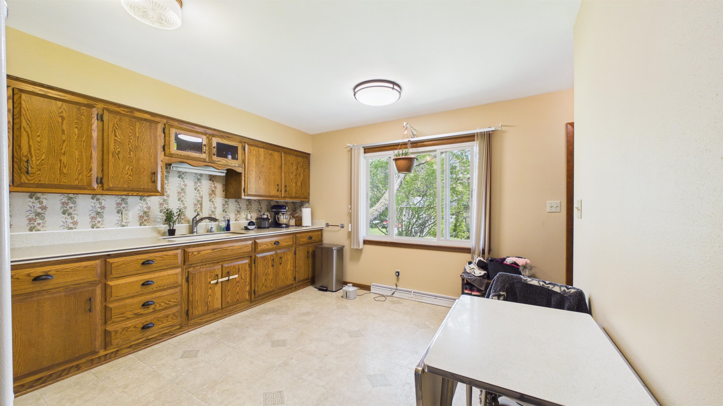707 E 5TH Street