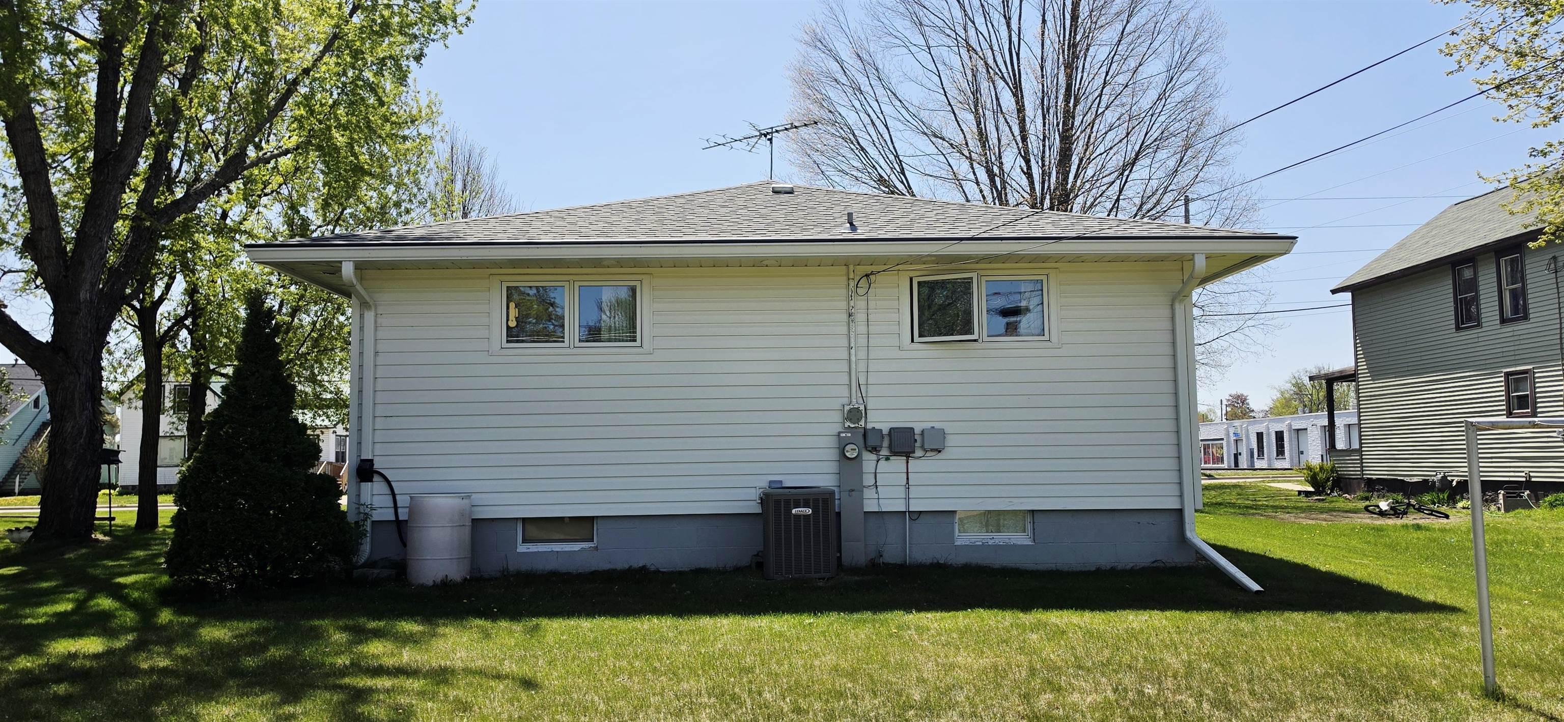 707 E 5TH Street