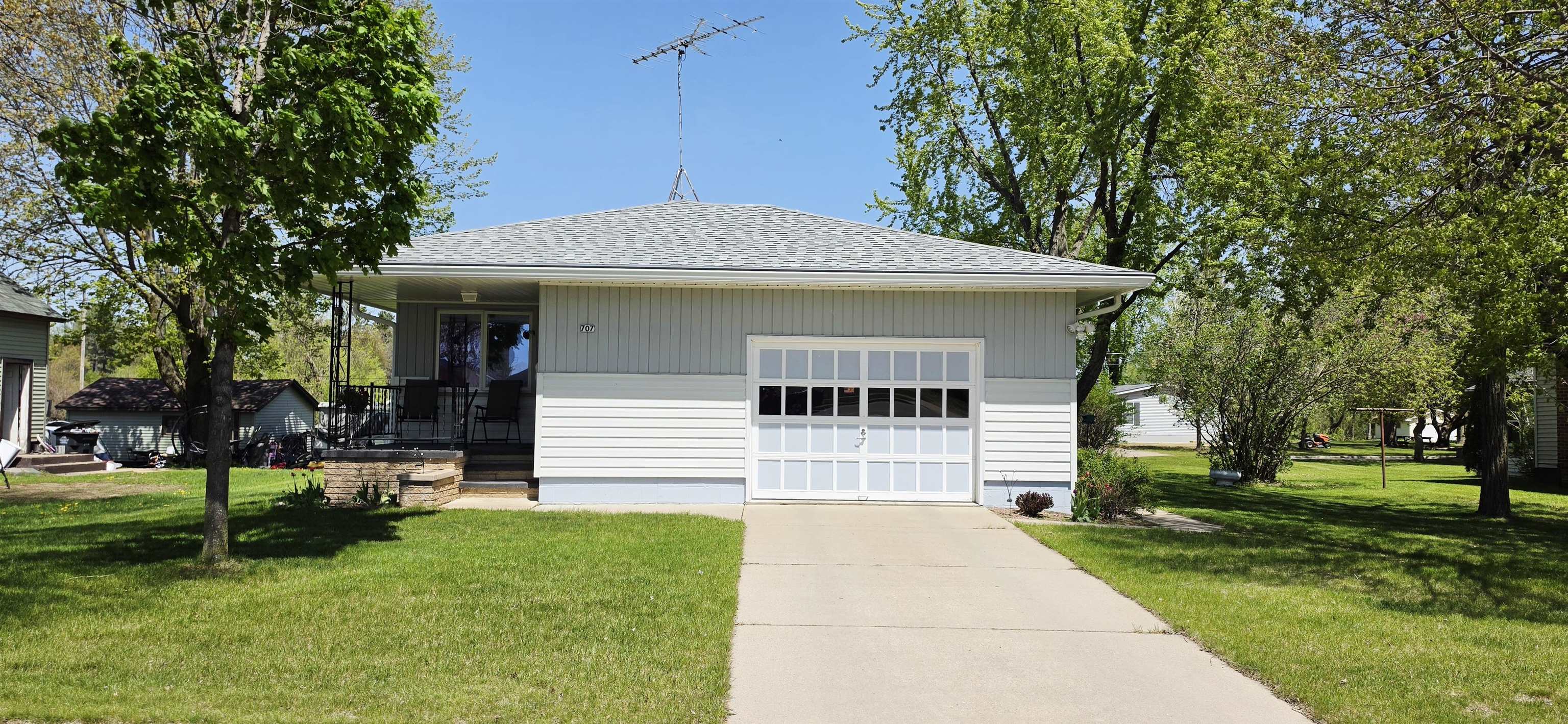 707 E 5TH Street