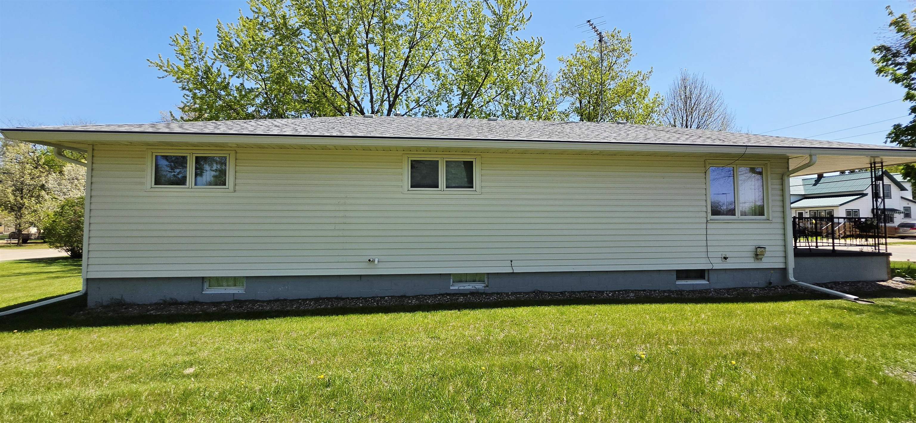 707 E 5TH Street