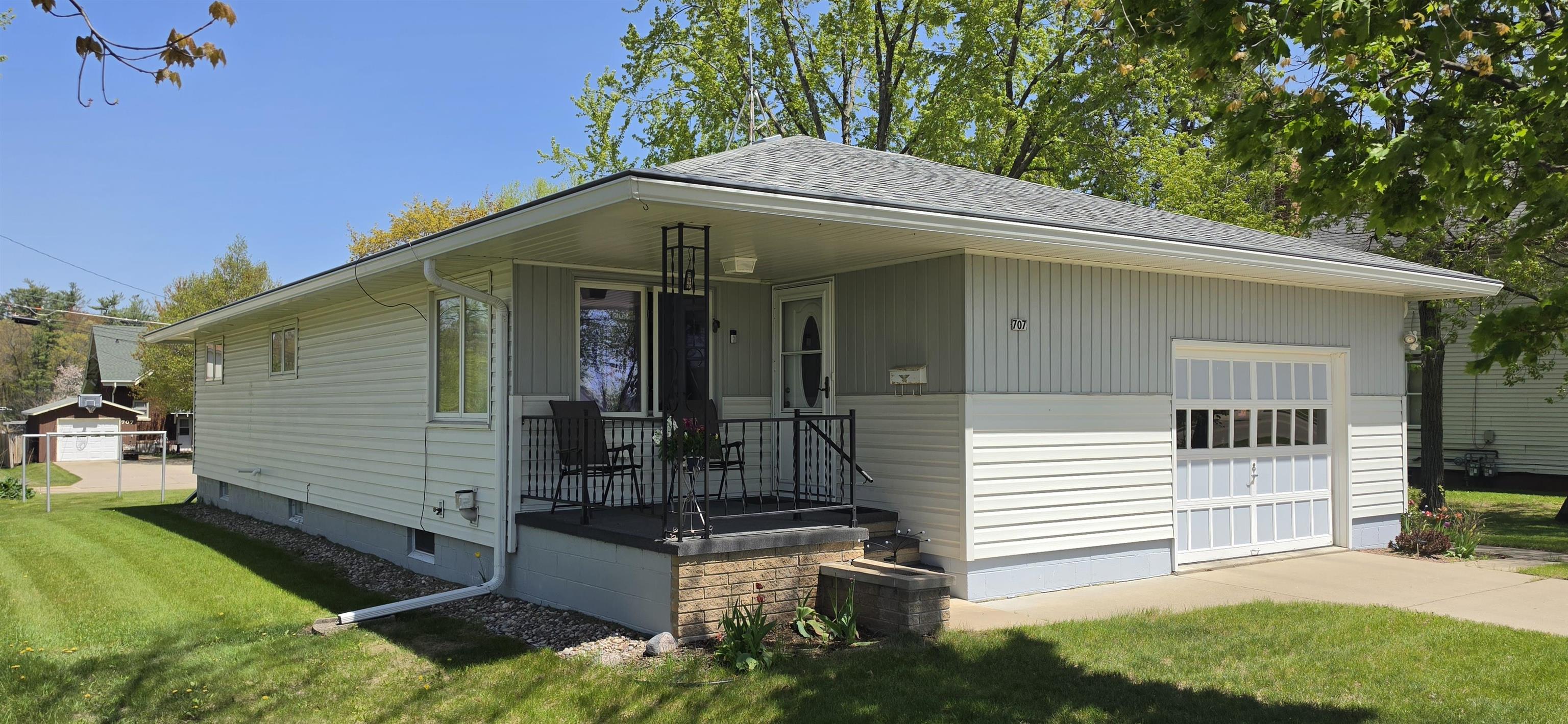 707 E 5TH Street